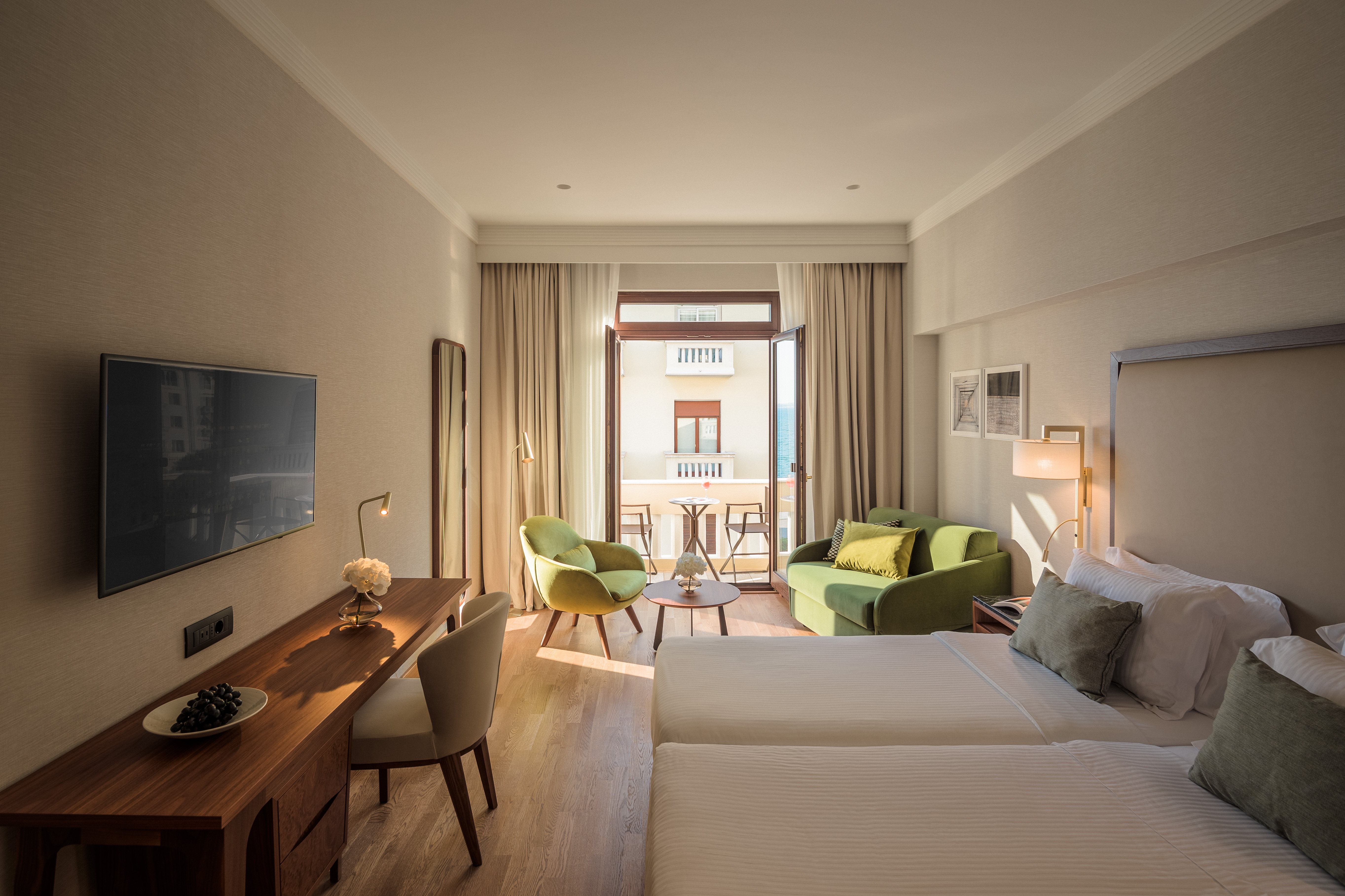 Double or Twin Deluxe Side Sea View