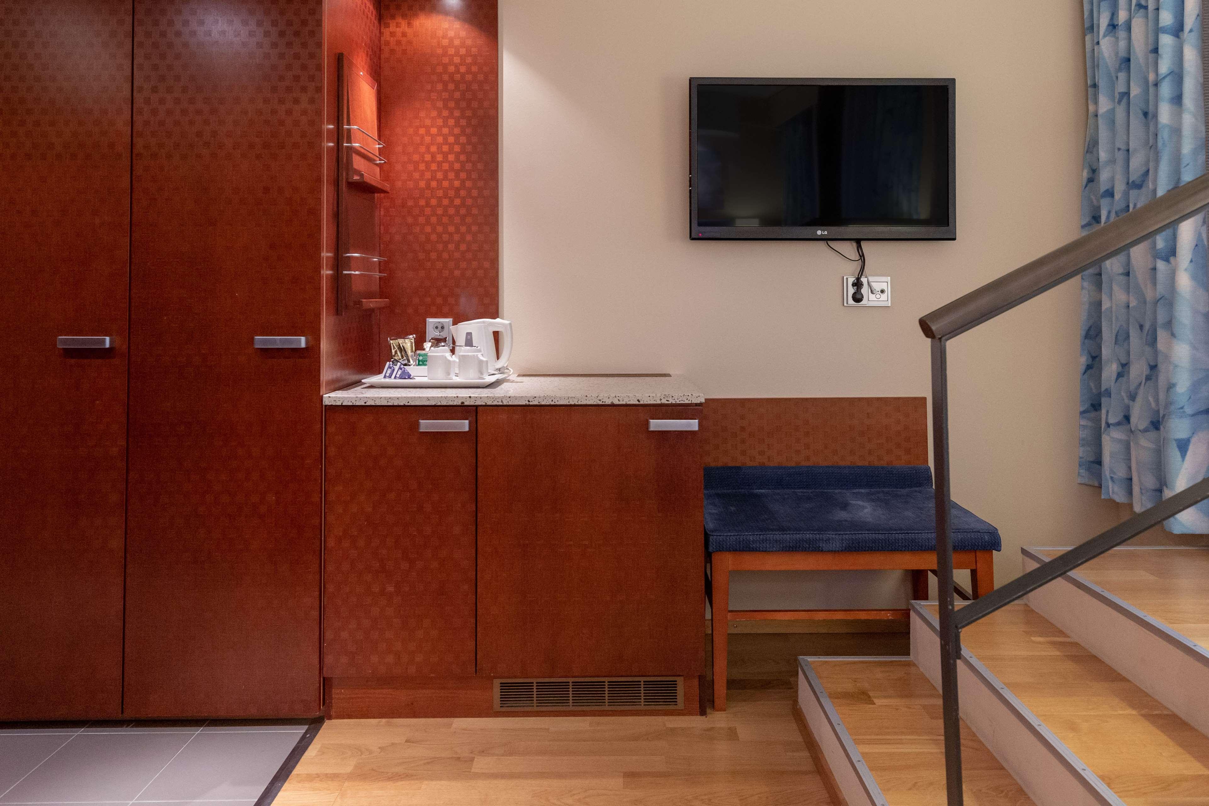 Double Single Superior Queen Bed