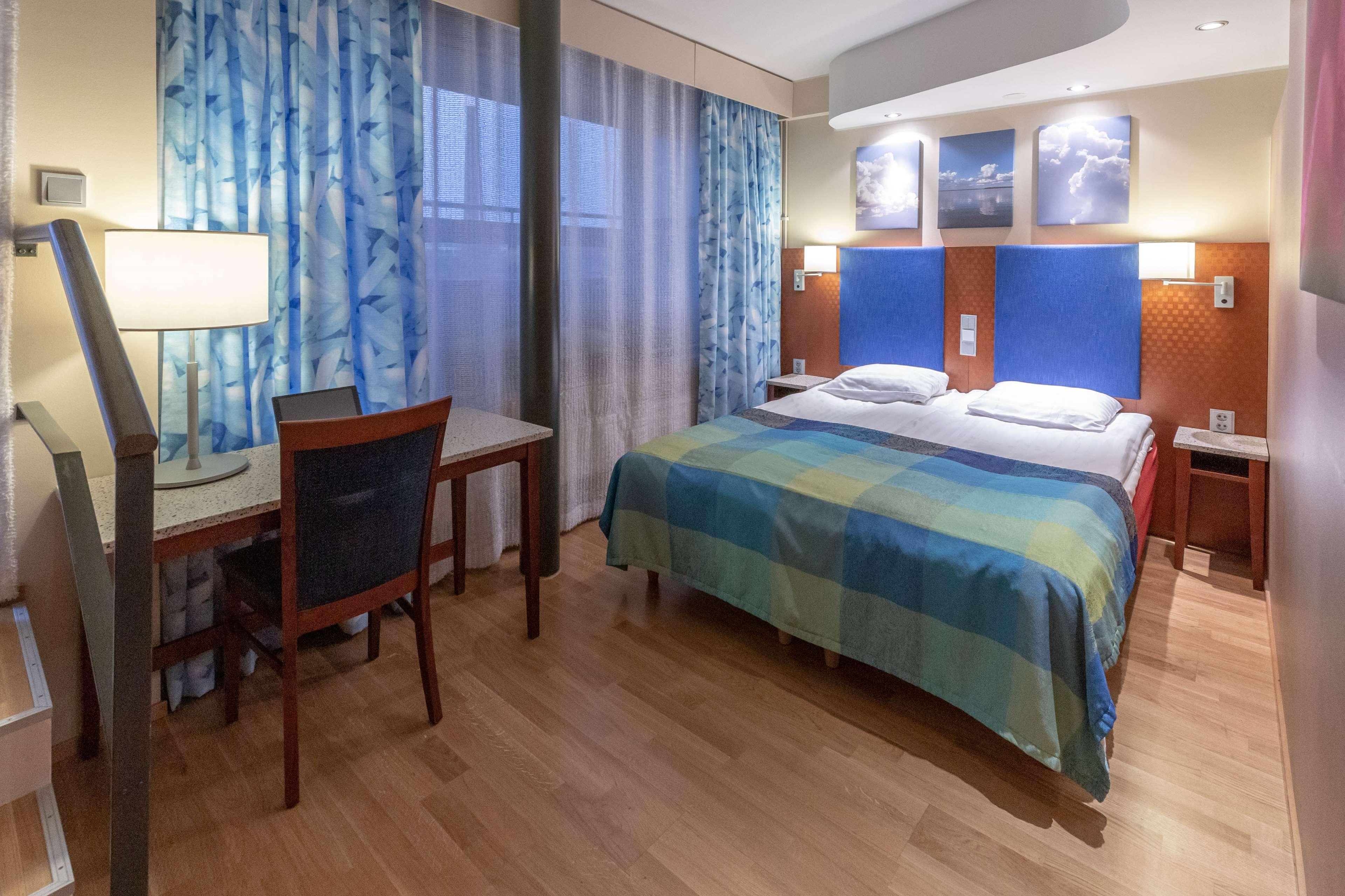 Double Single Superior Queen Bed