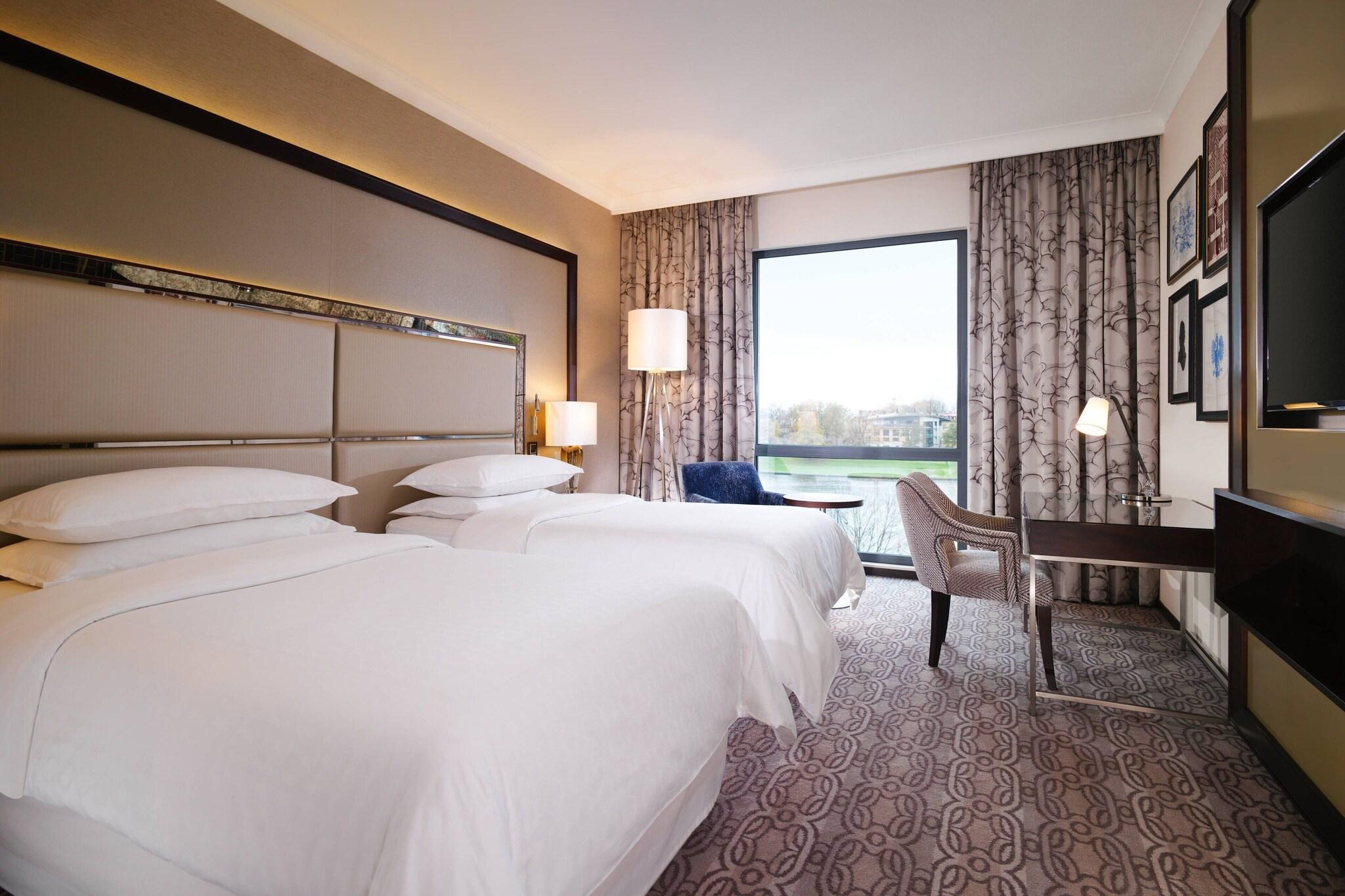 Twin Grand with Views