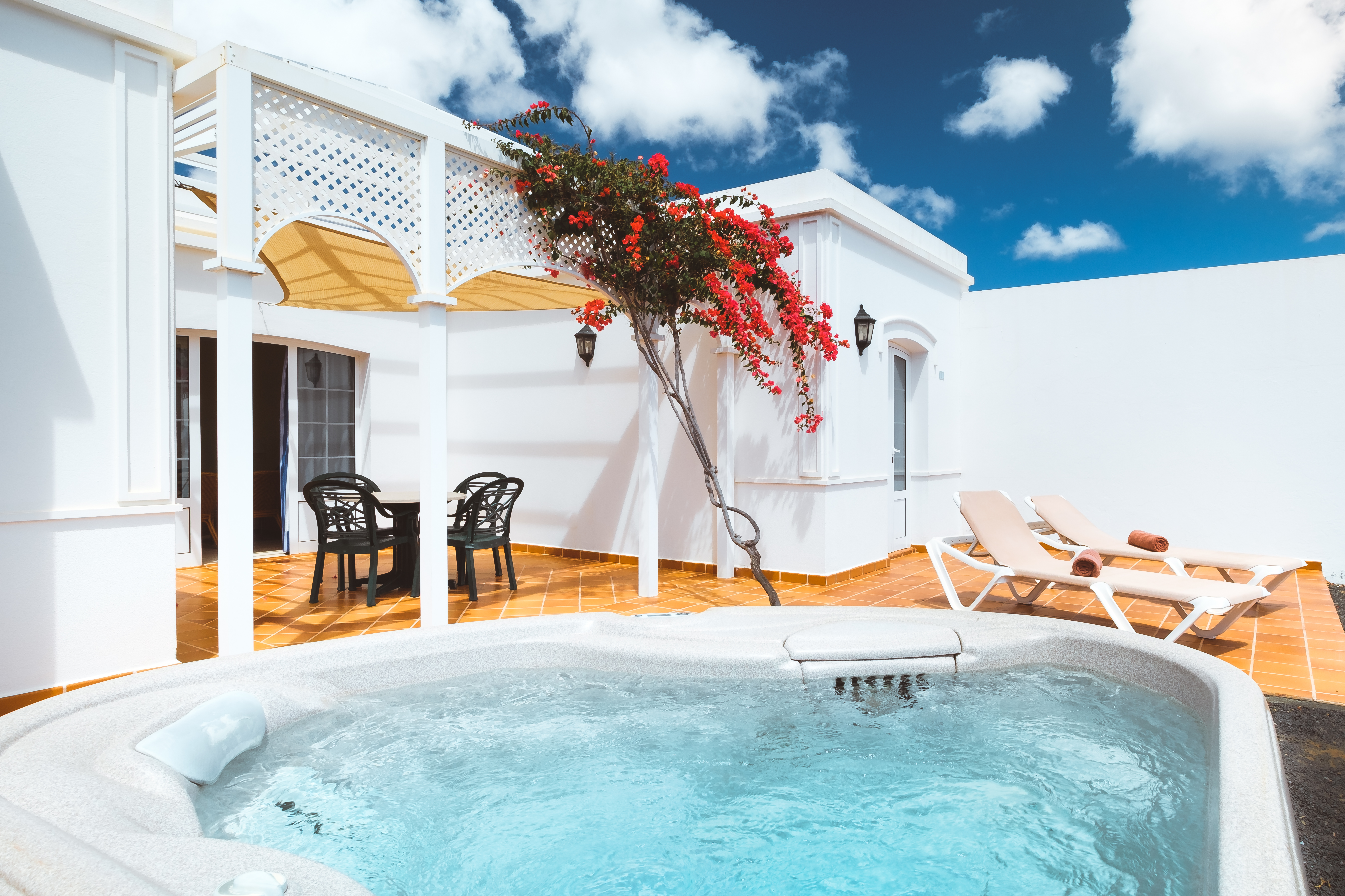 Bungalow with Jacuzzi