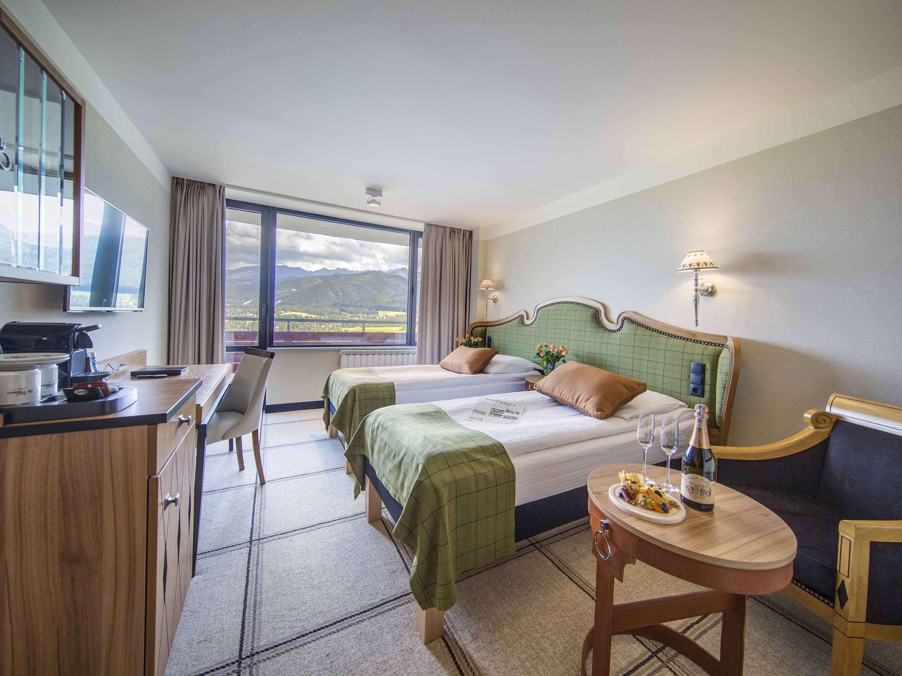 Twin Deluxe Mountain View