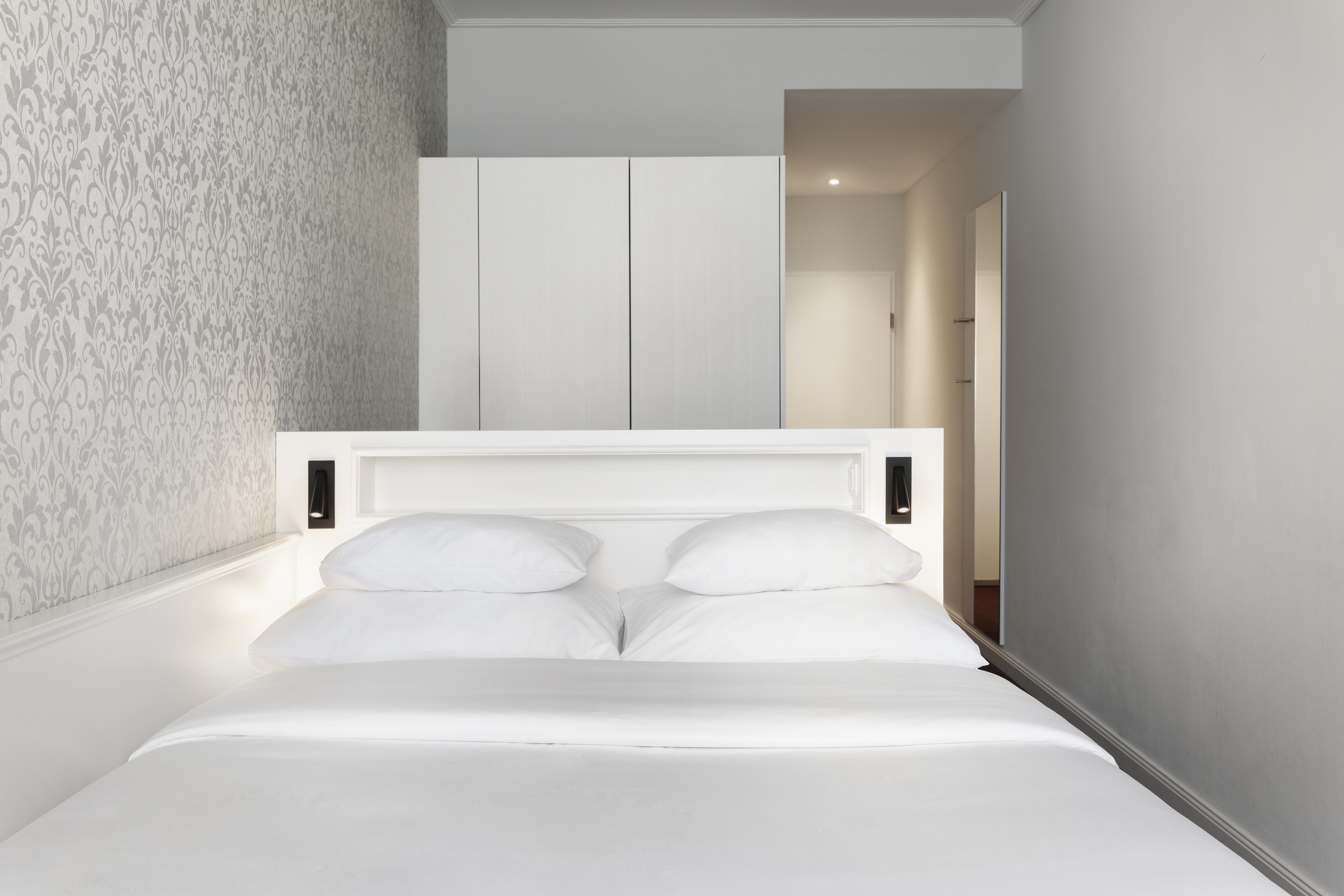 Double Classic Queen Bed