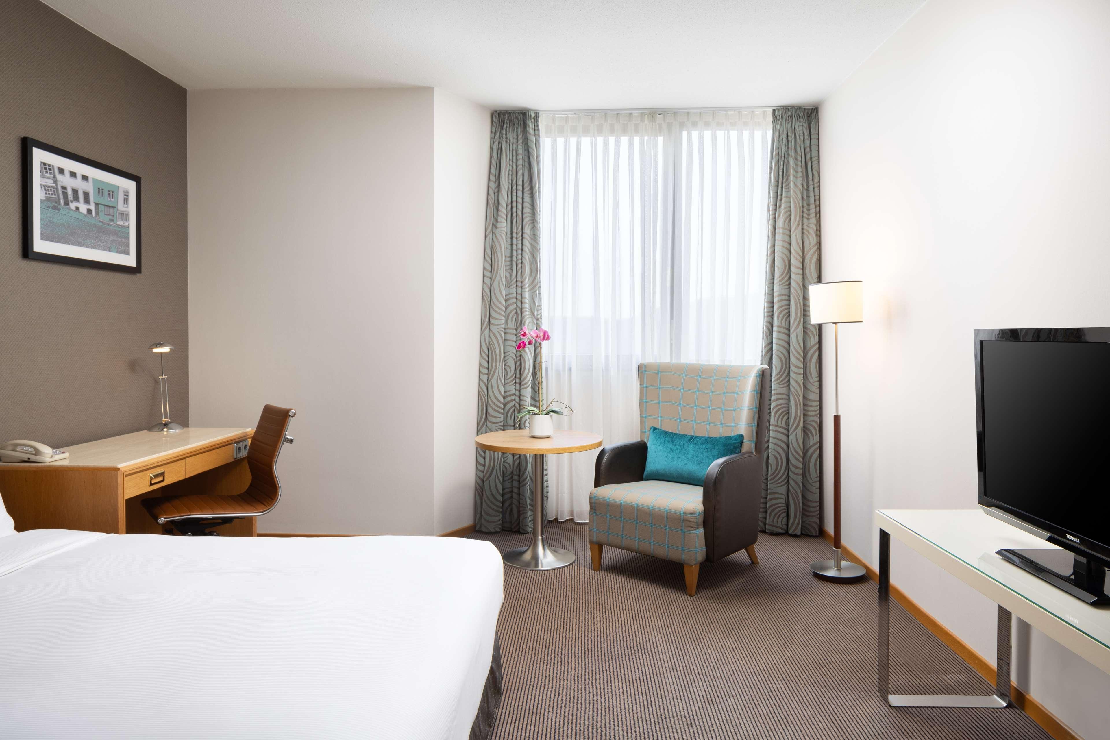 Double Deluxe Queen Bed