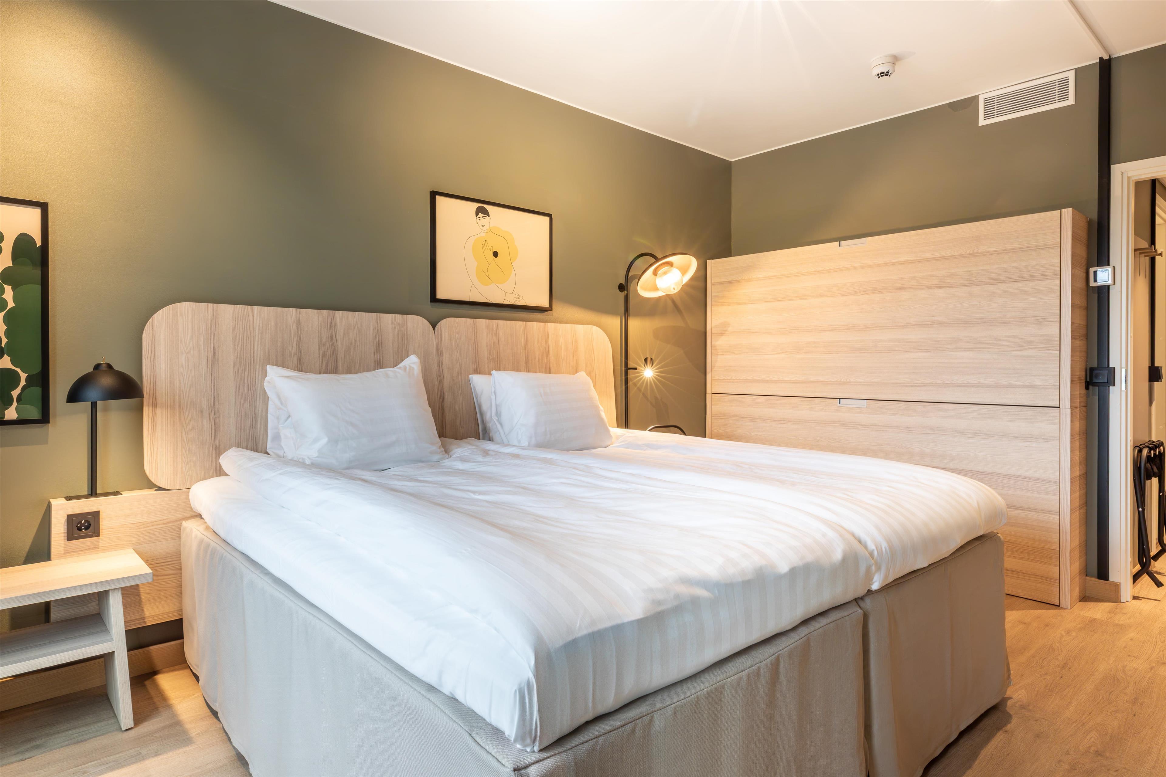 Double Single Superior King Bed