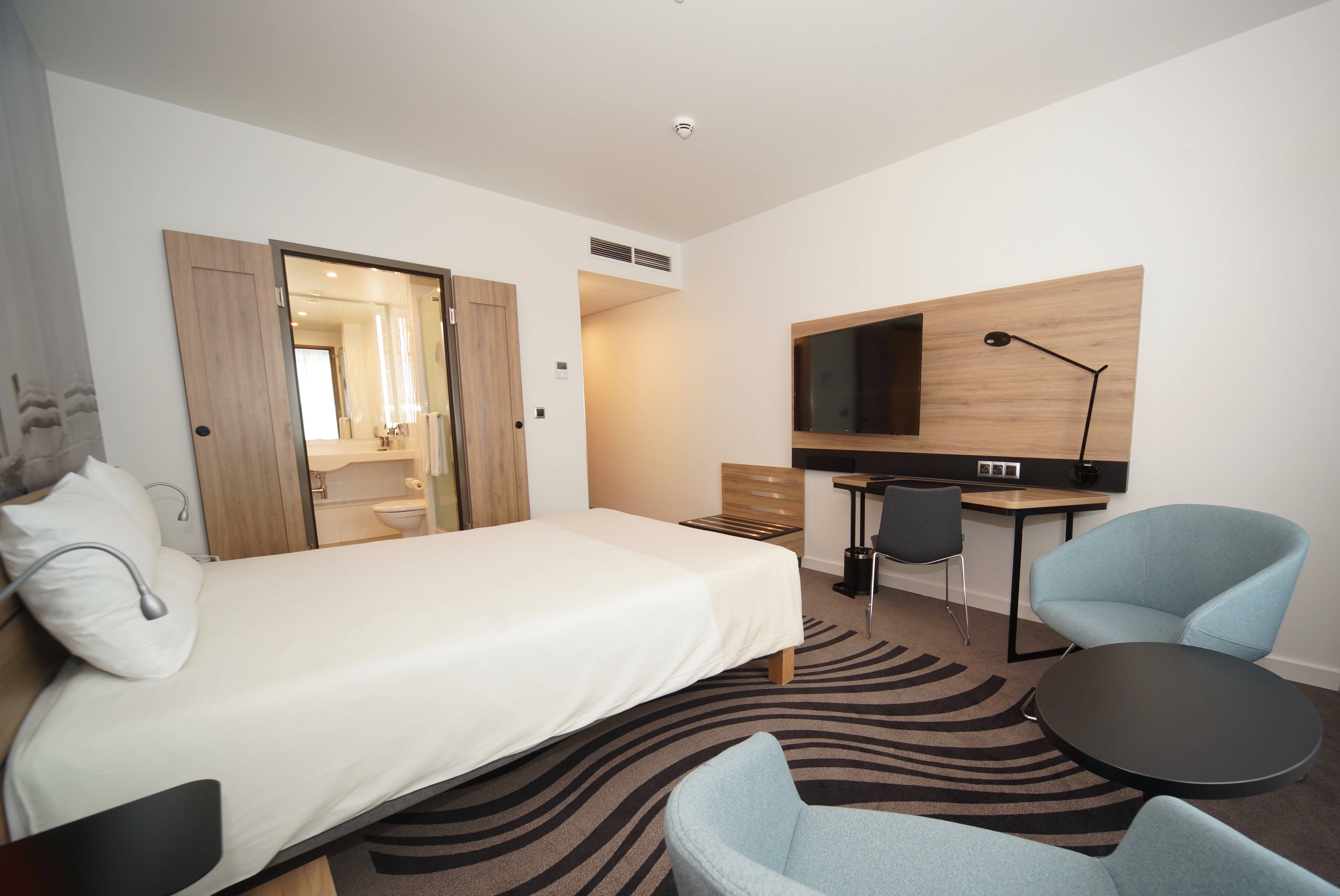 Double Superior Queen Bed