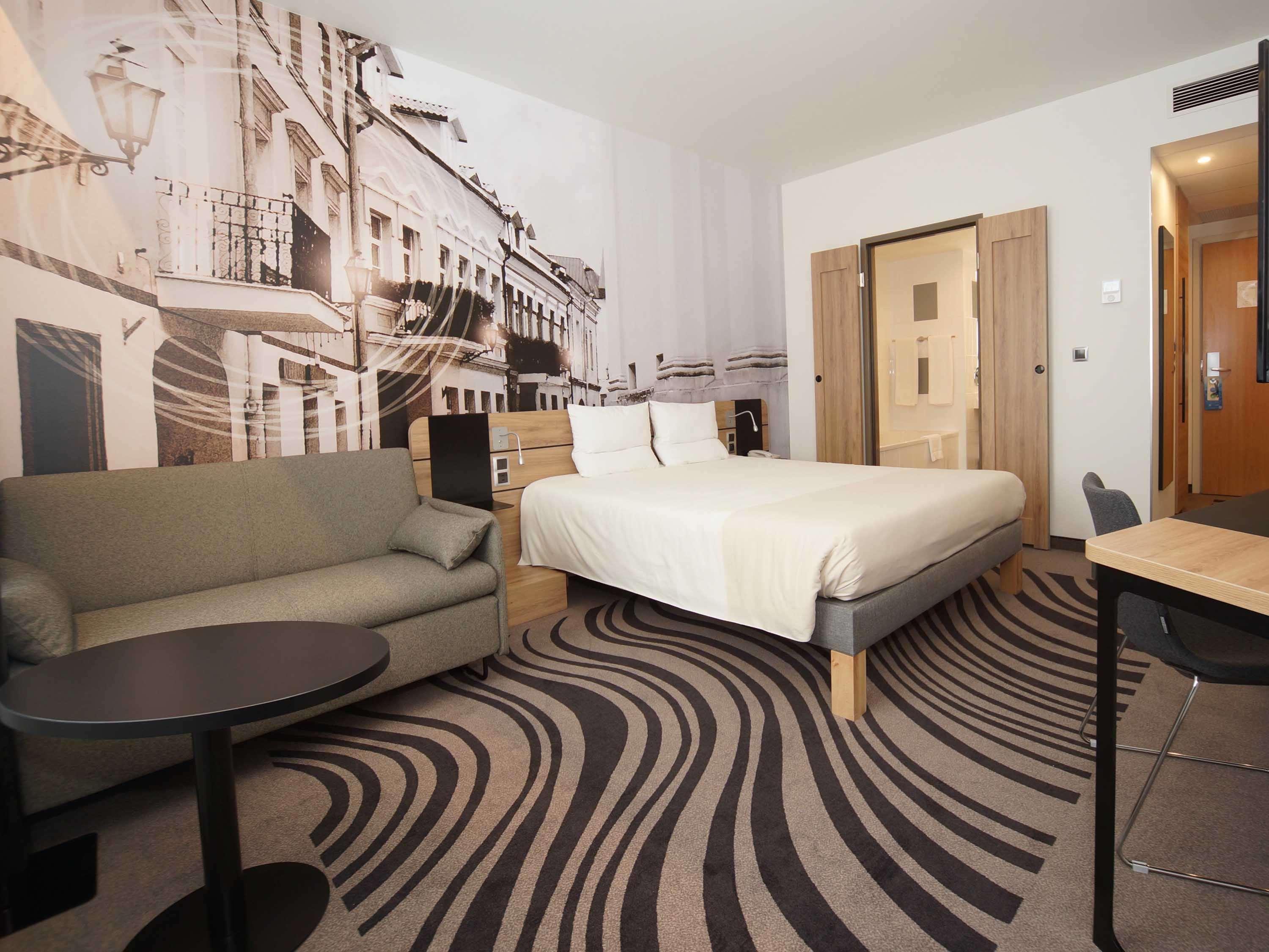 Double Queen Size Bed