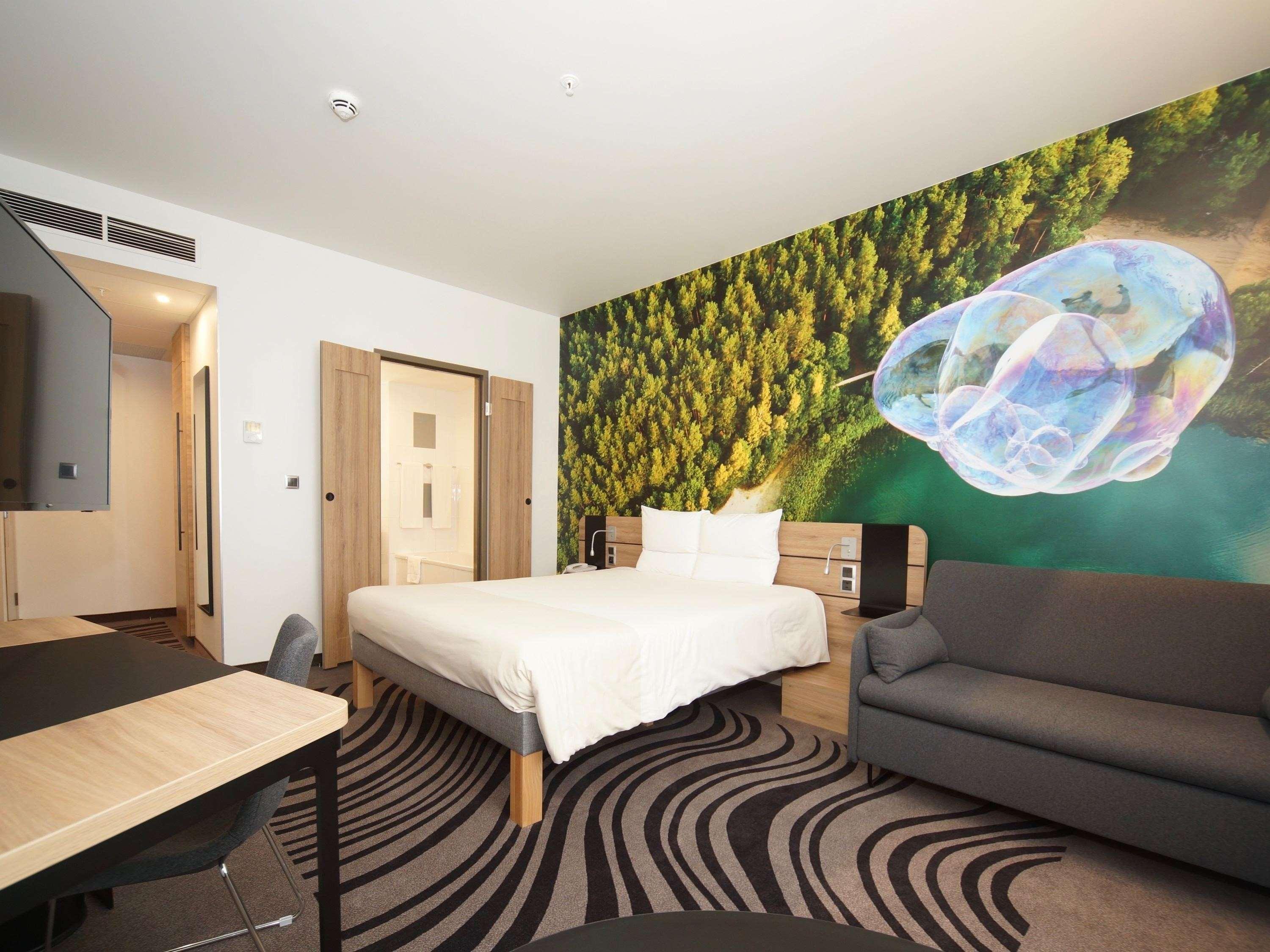 Double Queen Size Bed