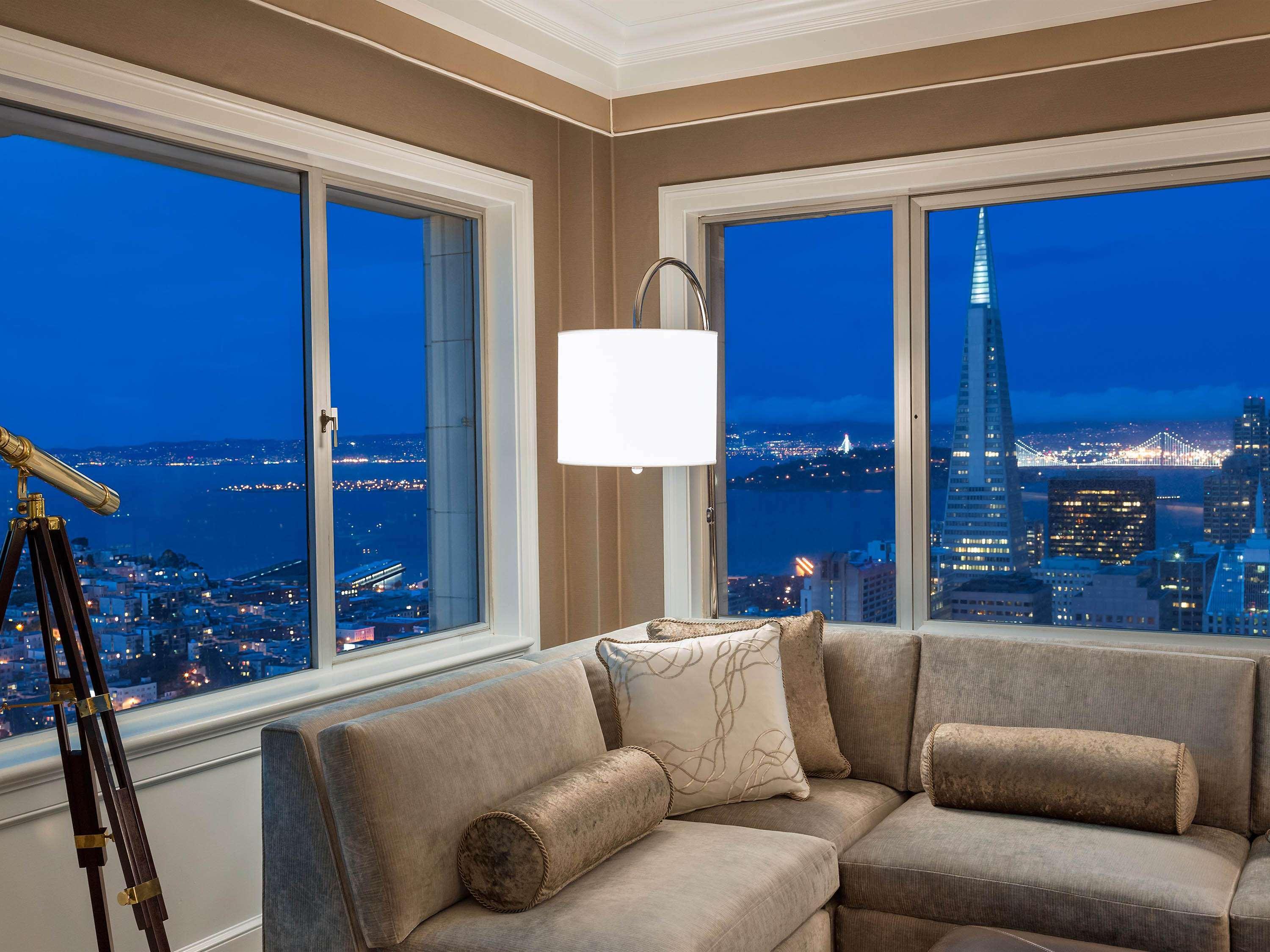 Suite City View King Bed