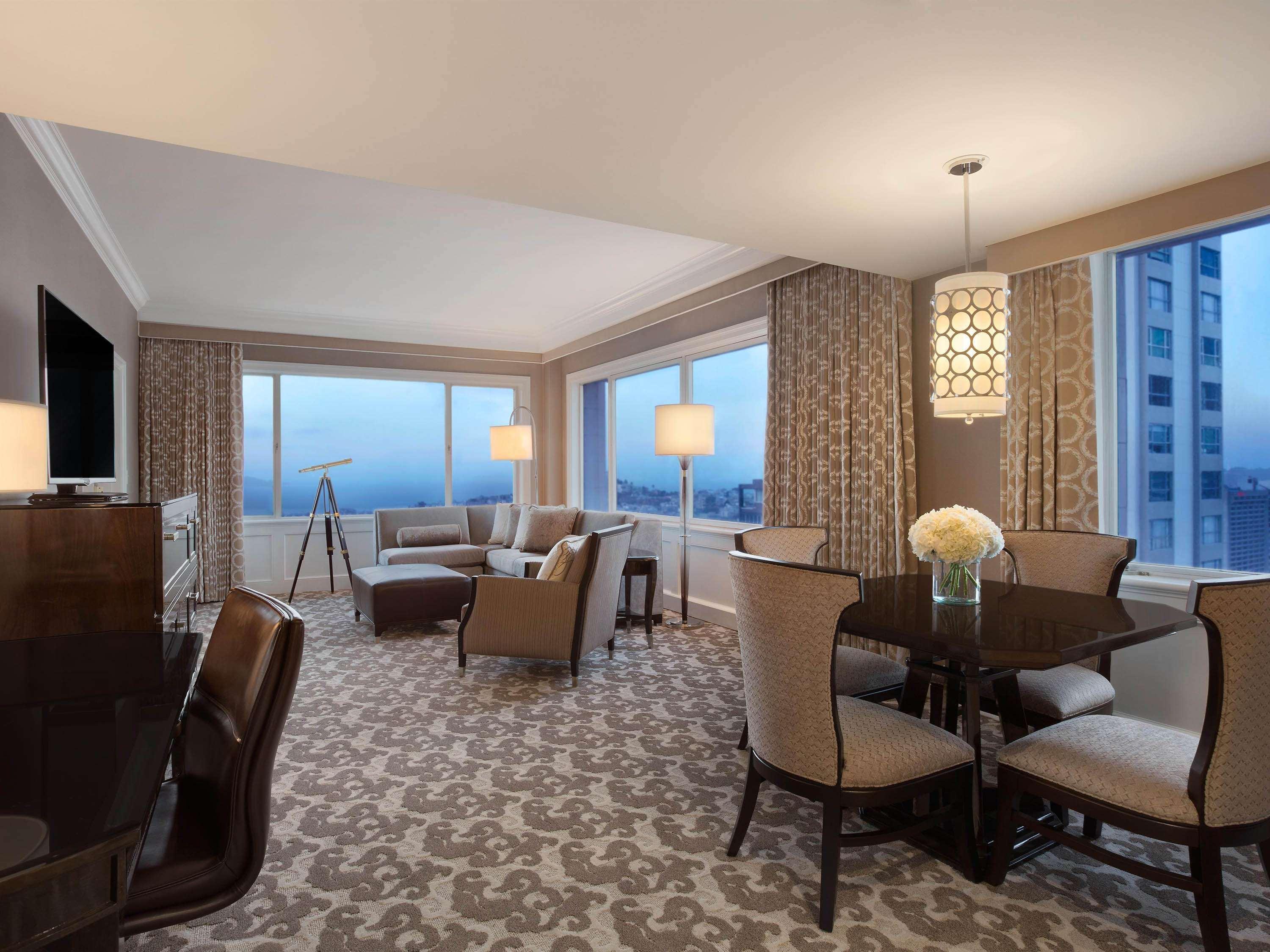 Suite City View King Bed