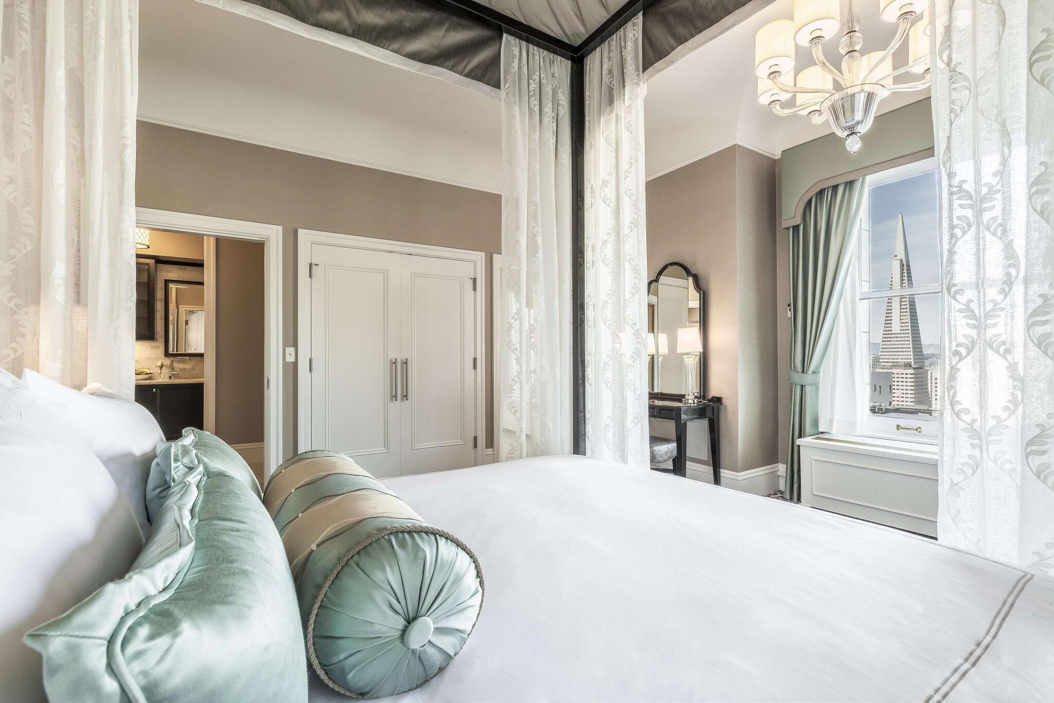 Suite City View Queen Bed