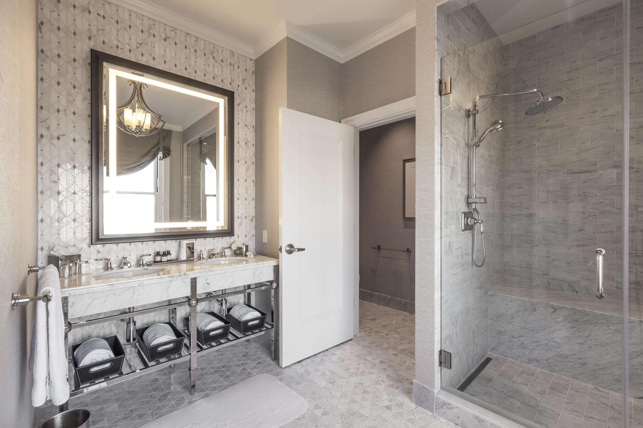 Suite City View Queen Bed