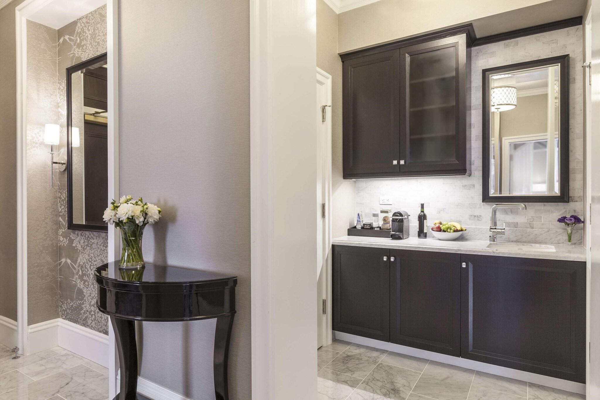 Suite City View Queen Bed