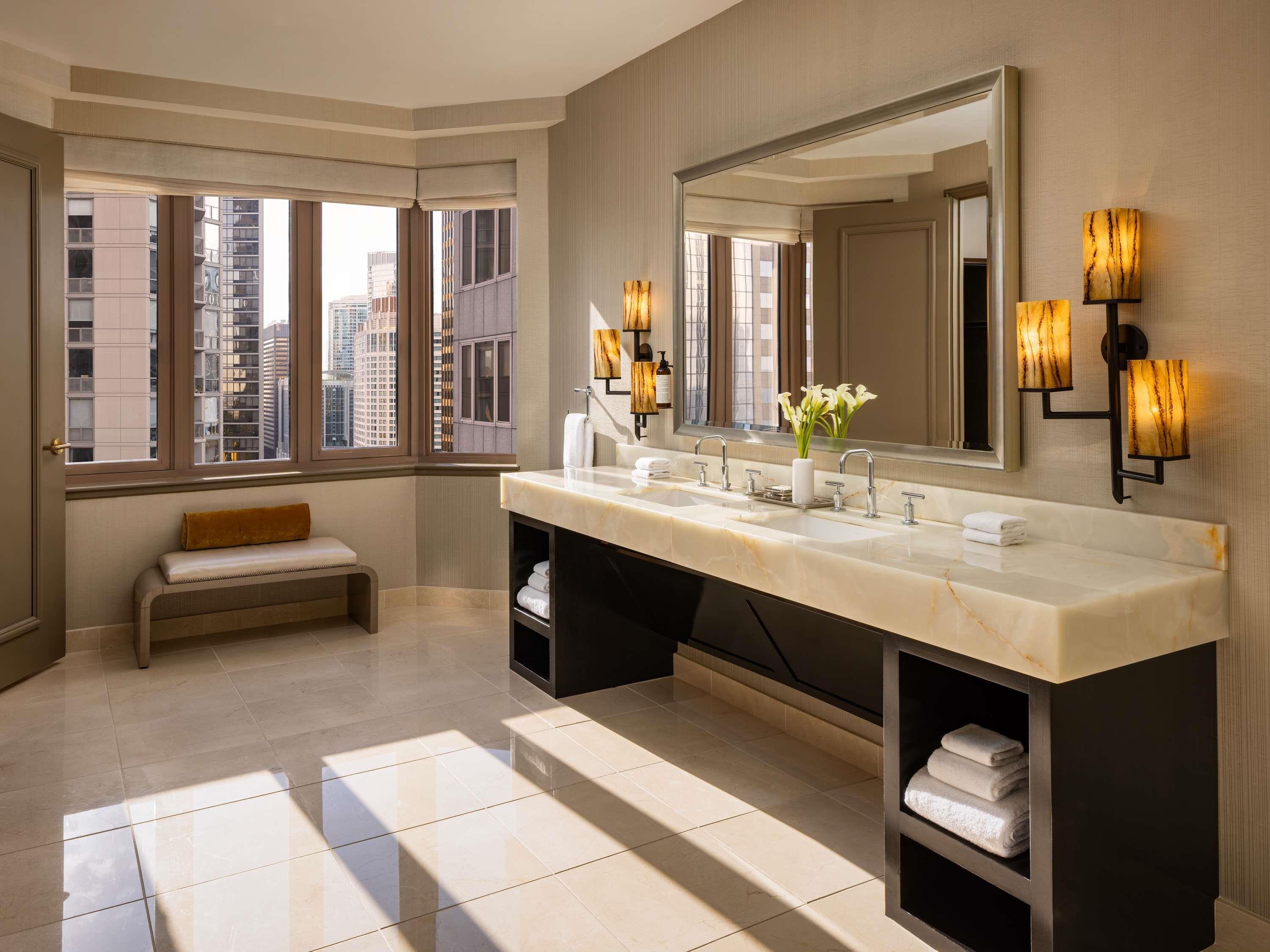 Suite Deluxe King Bed