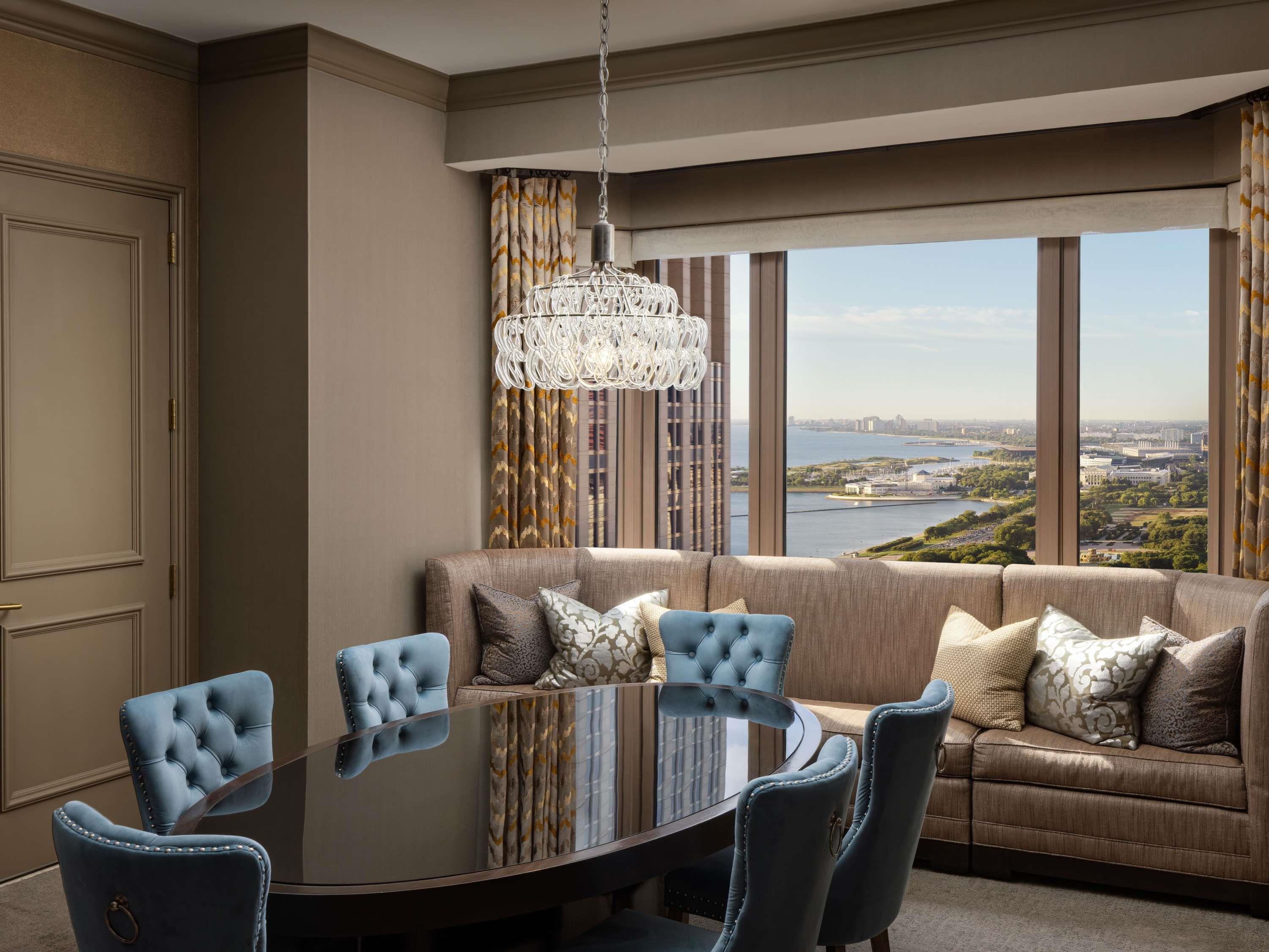 Suite Deluxe King Bed