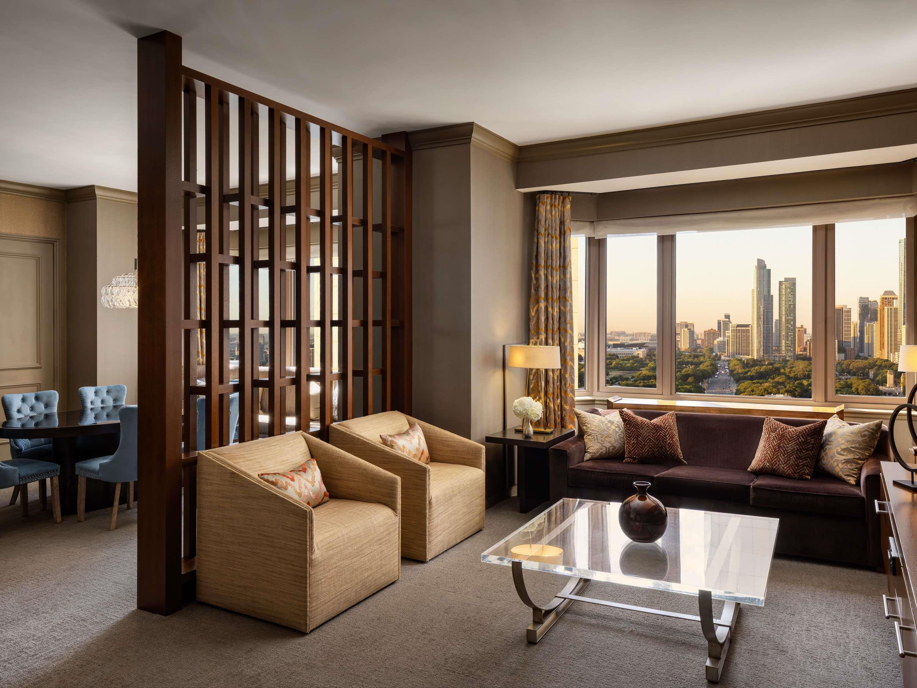 Suite Deluxe King Bed