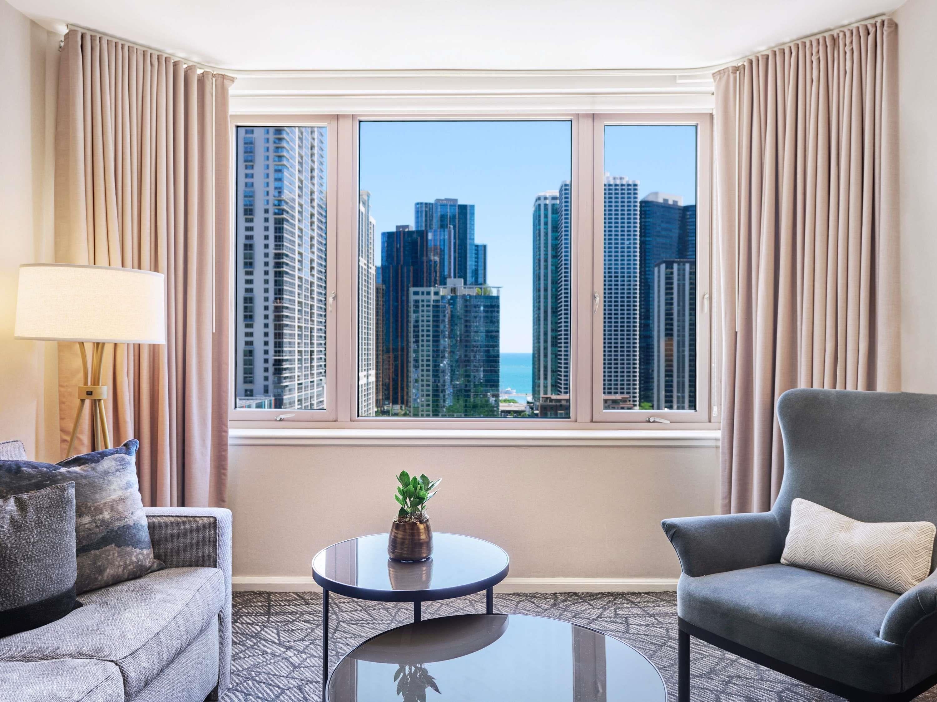 Suite City View King Bed