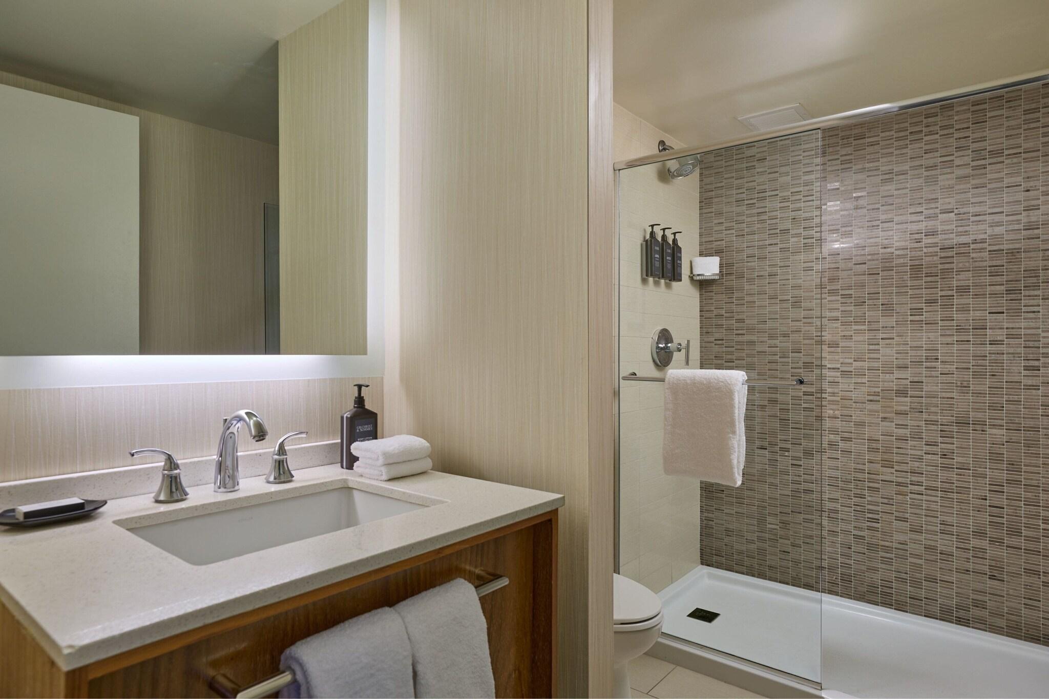 Junior Suite King Bed One Bedroom 