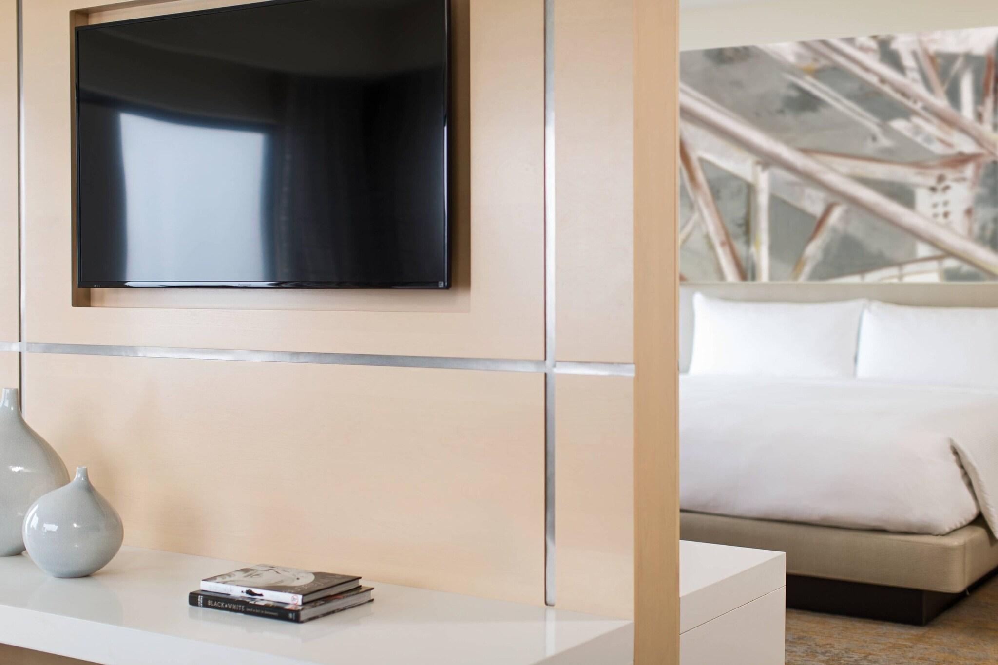 Suite City View King Bed