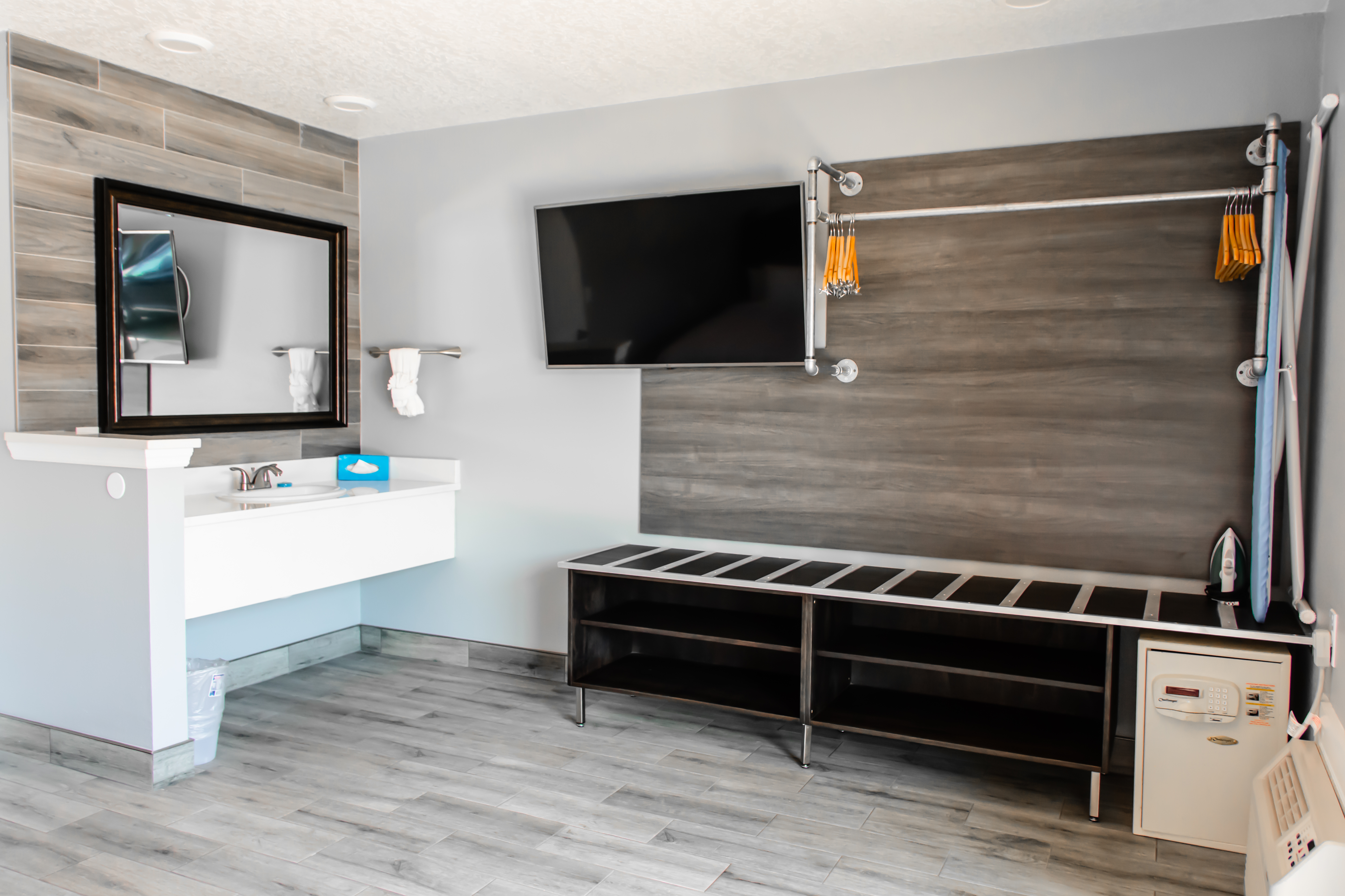 Room King Bed One Bedroom 