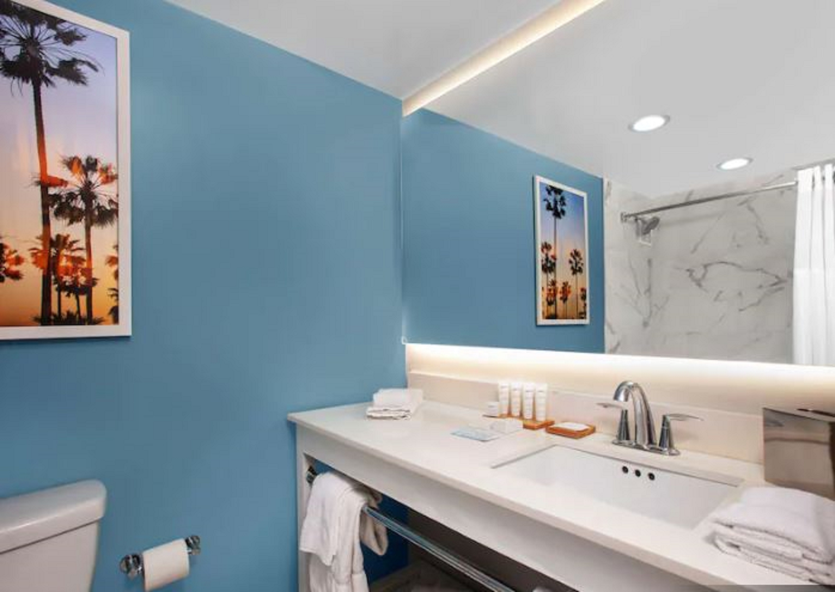 Studio Two Queen Beds