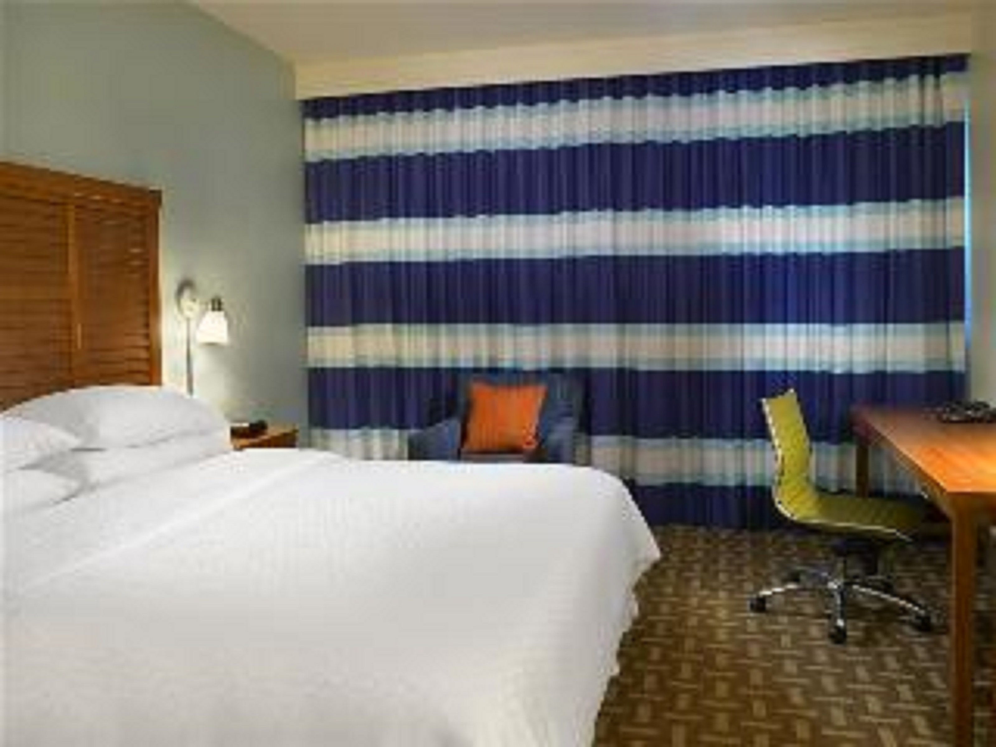 Room Business King Bed