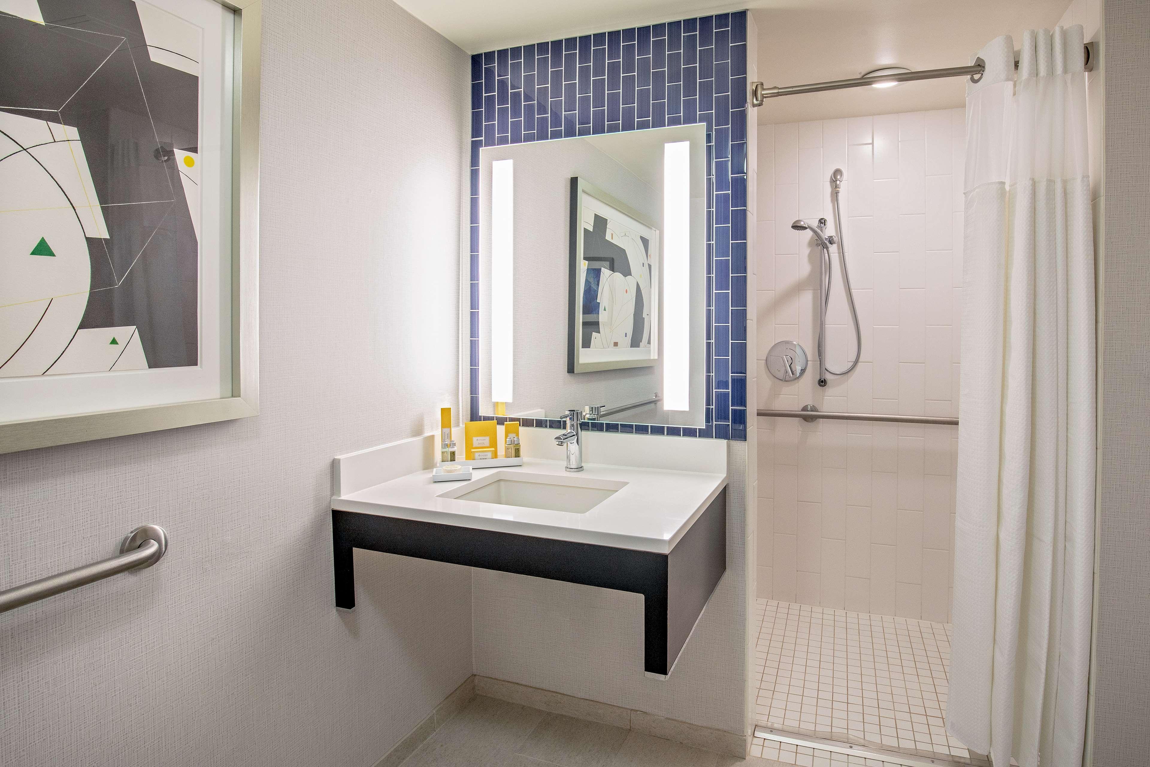 Suite Accessible King Size Bed