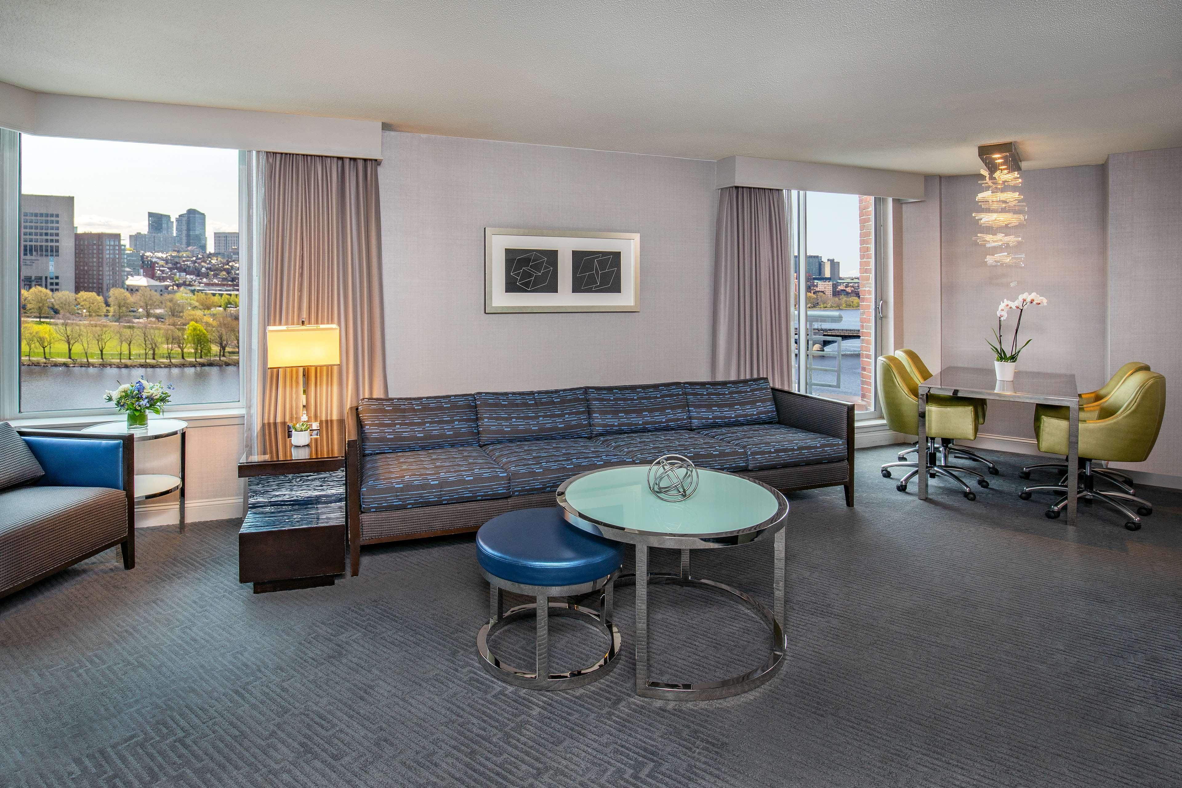 Suite Accessible King Size Bed