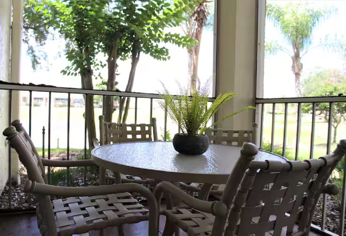 Studio King Size Bed