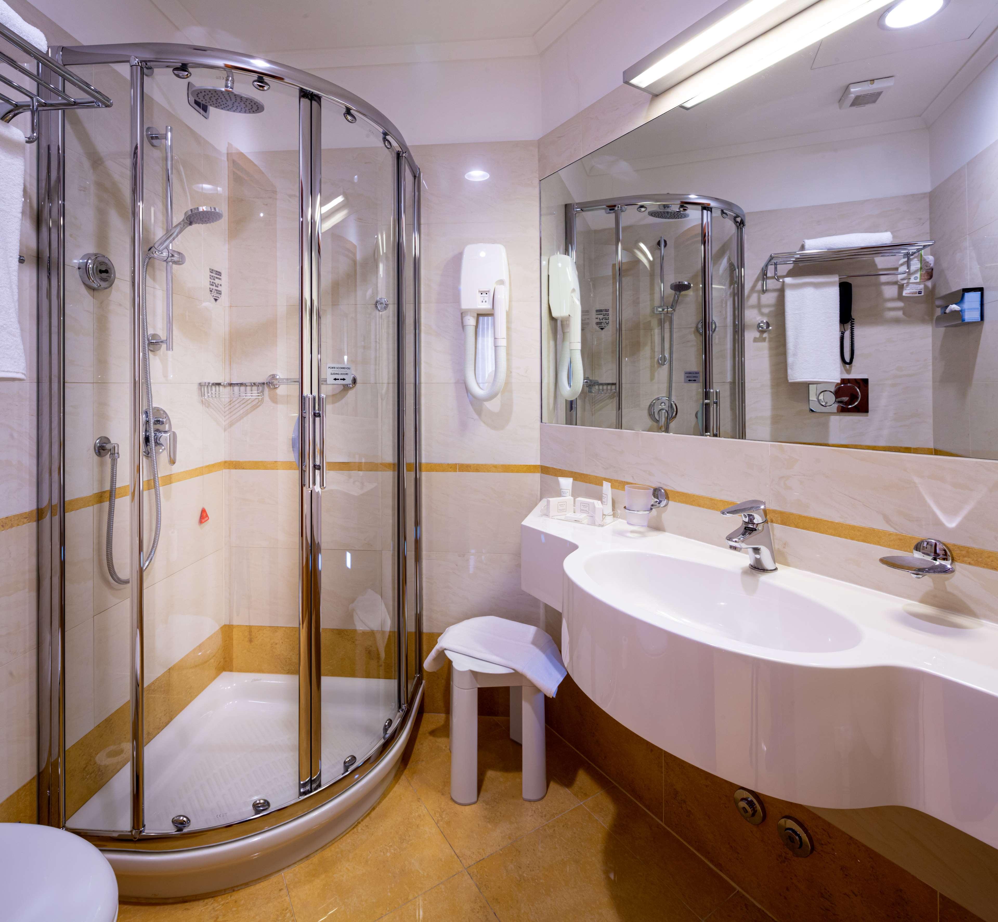 Double Classic Double Bed