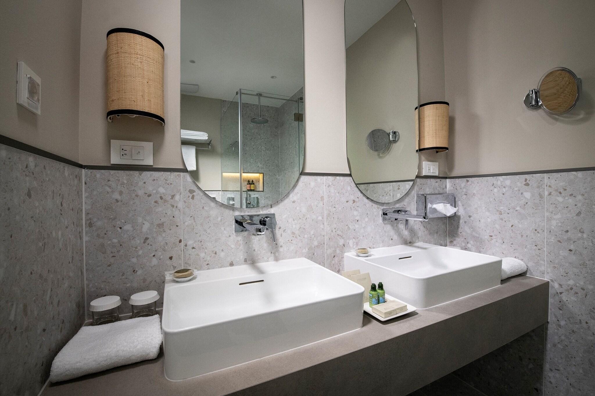 Double Deluxe with Views