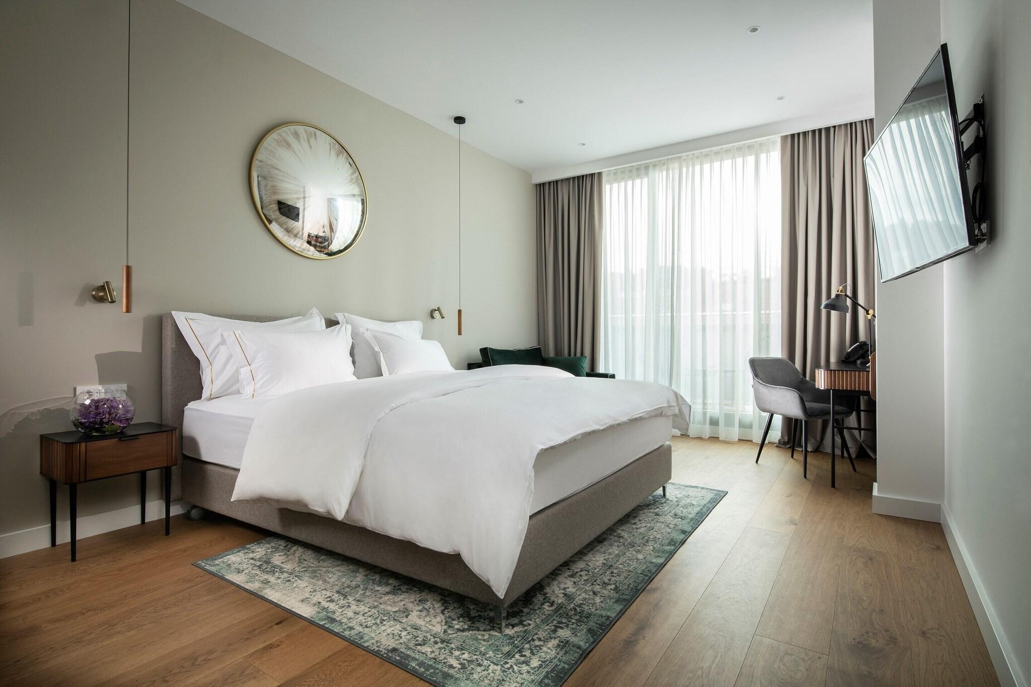 Double Deluxe with Views