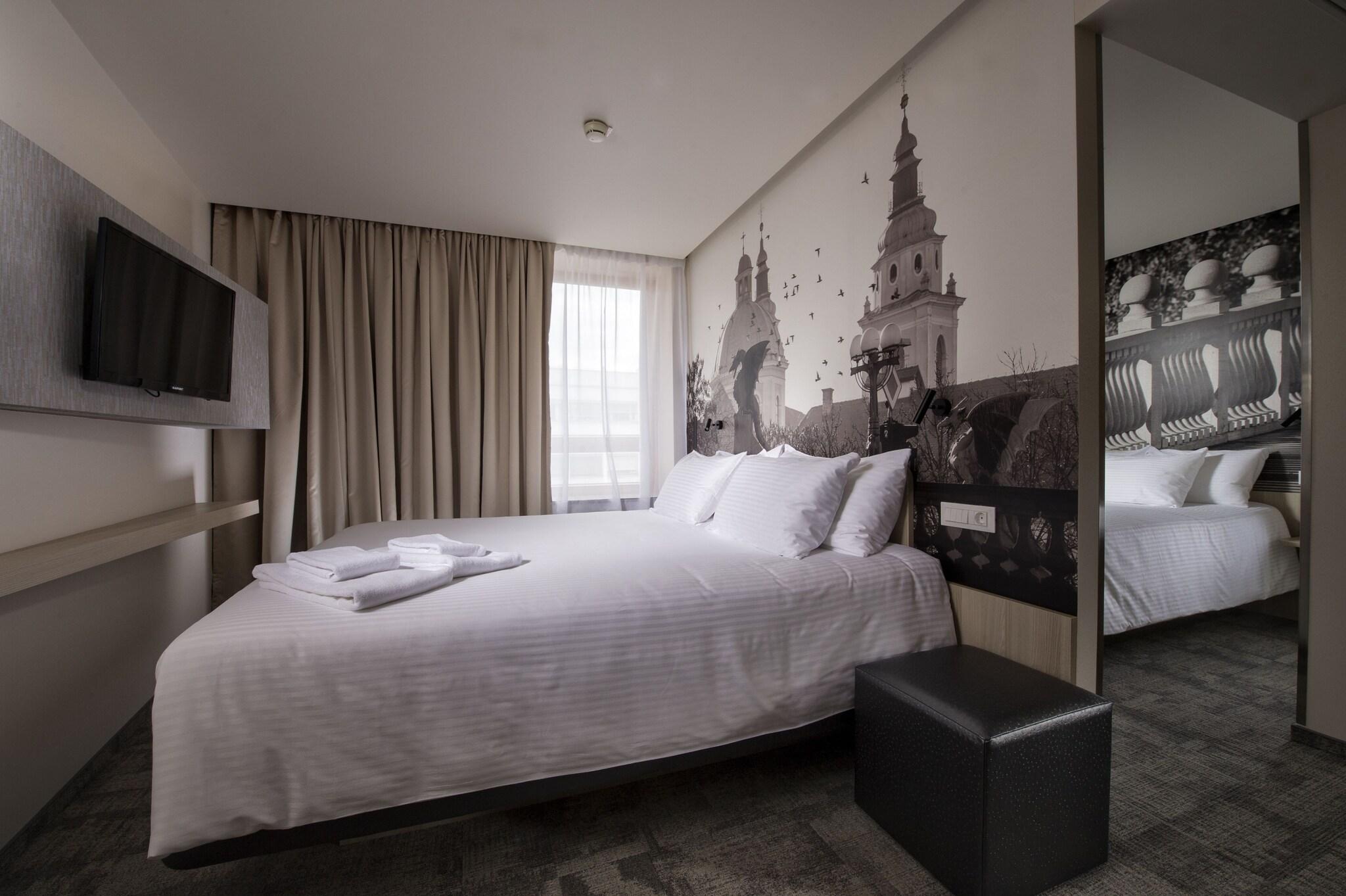 Family Room Two Queen Beds