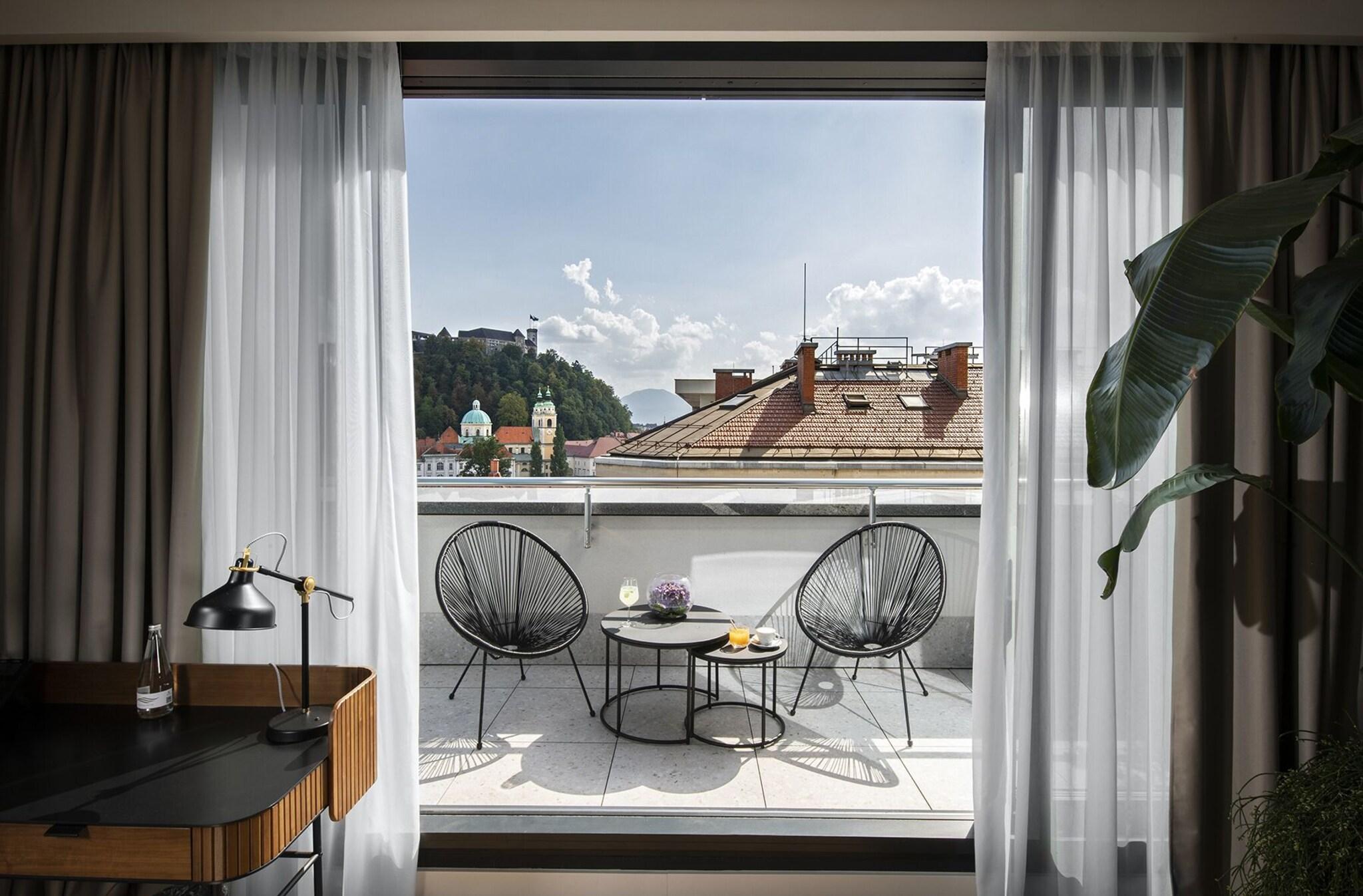 Suite City View King Bed