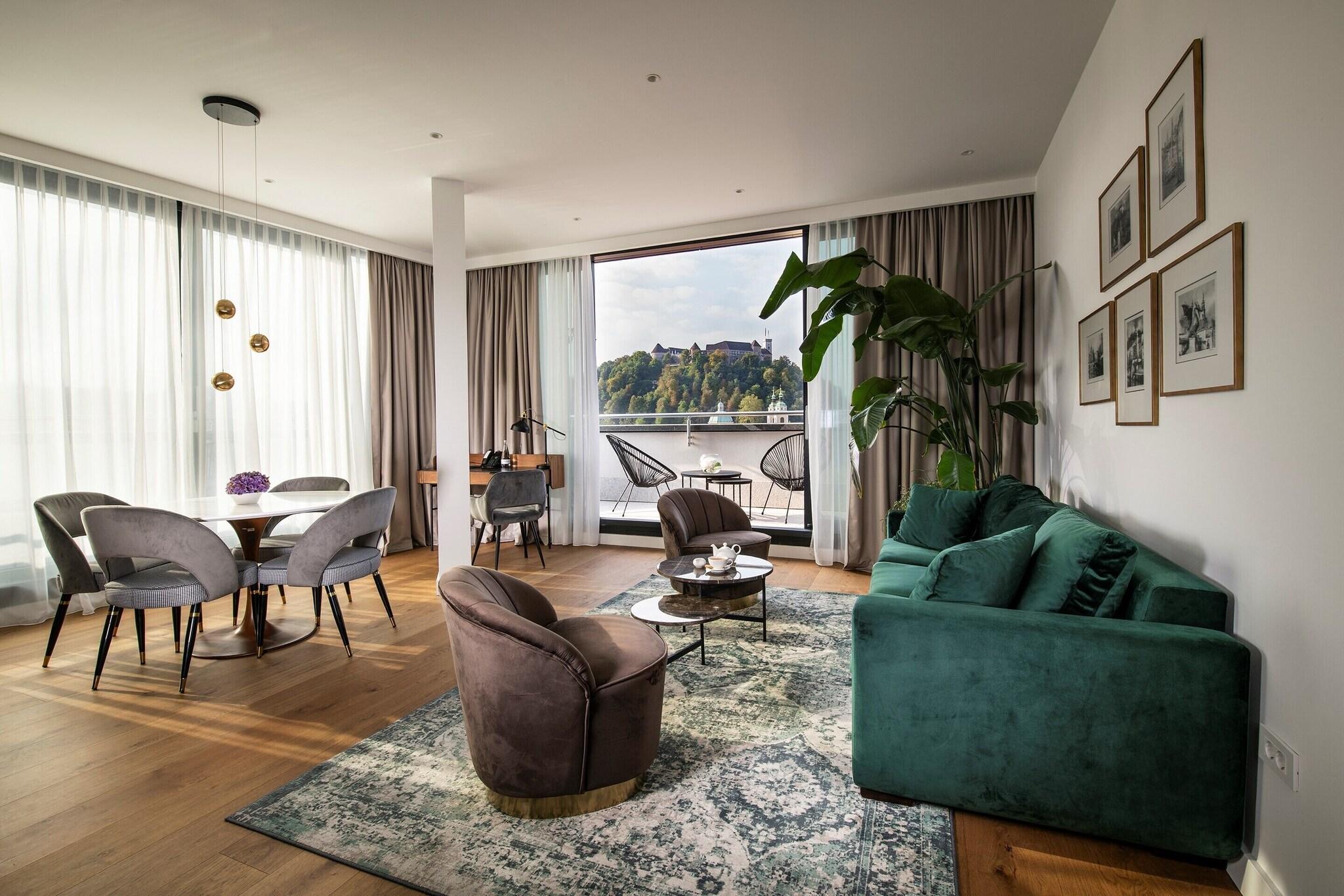 Suite City View King Bed