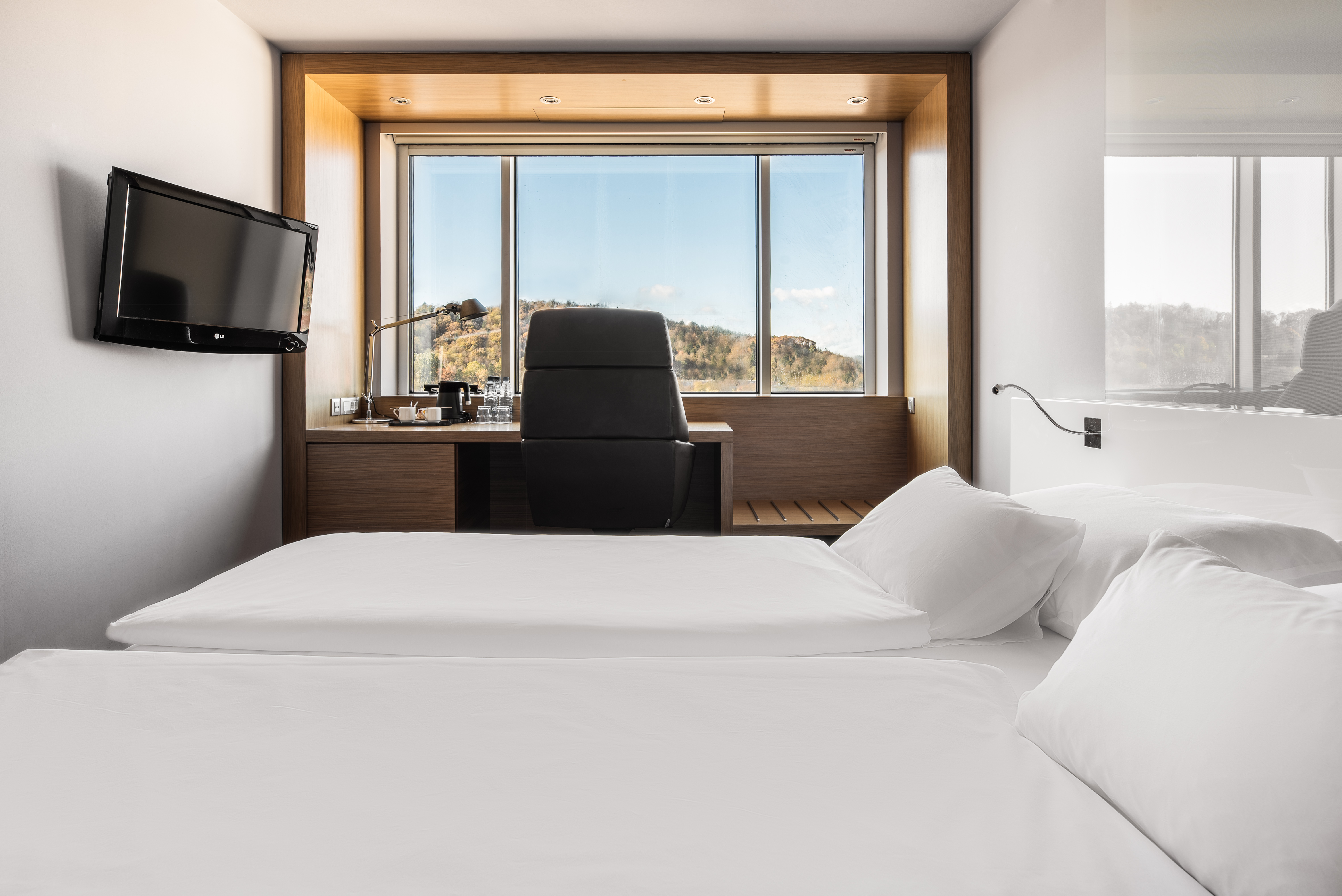 Double Executive Queen Bed