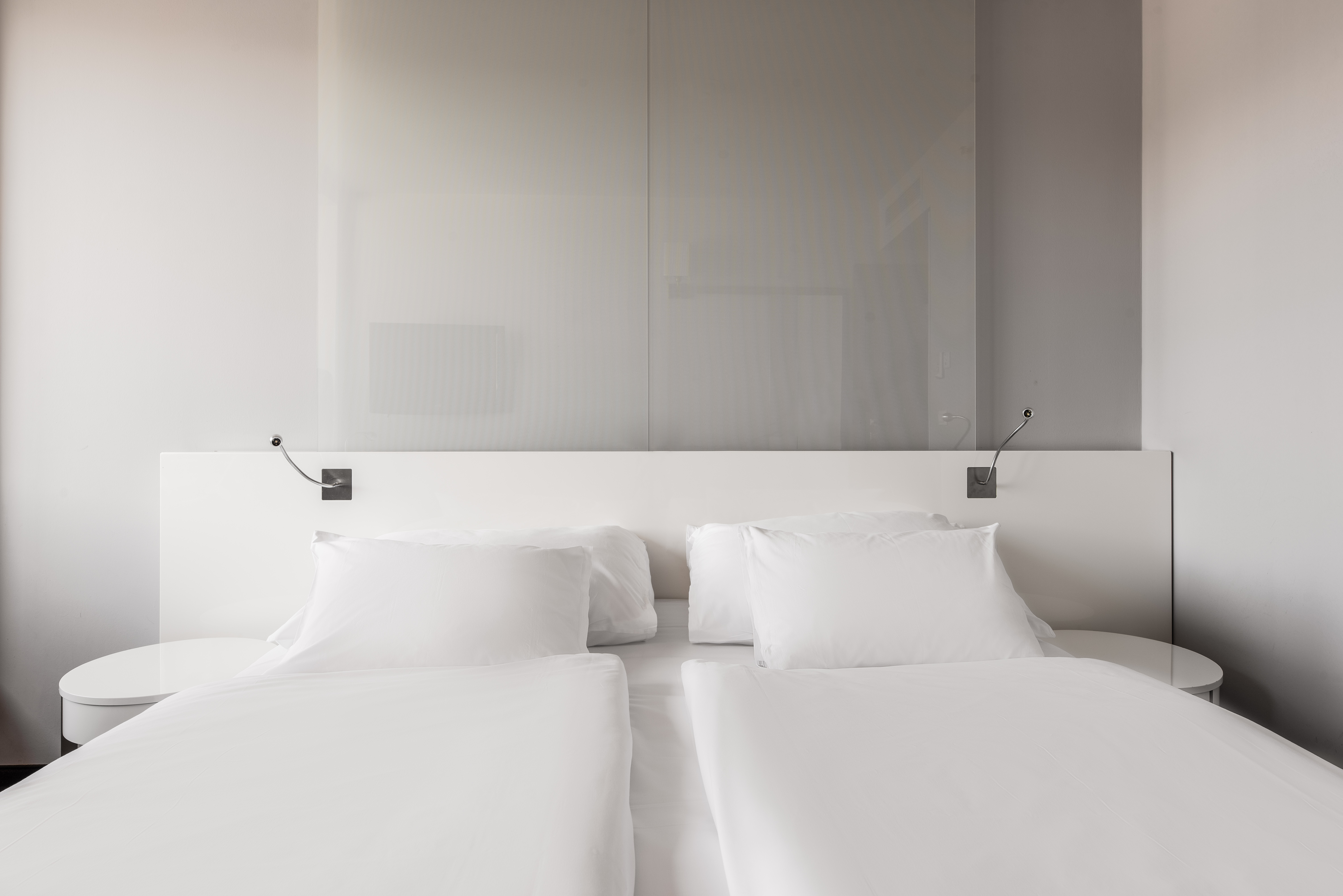 Double Executive Queen Bed