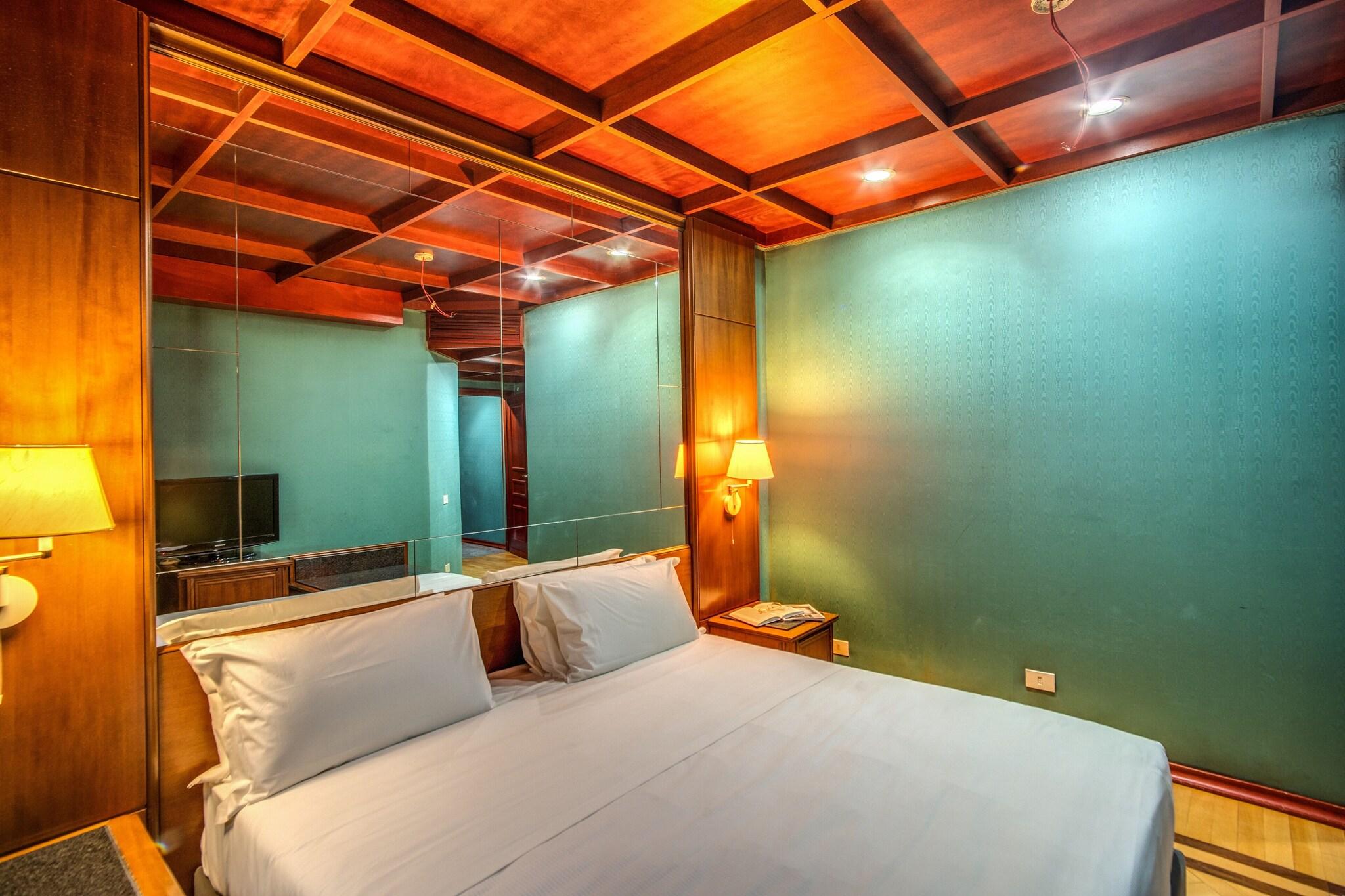 Double Superior Queen Bed