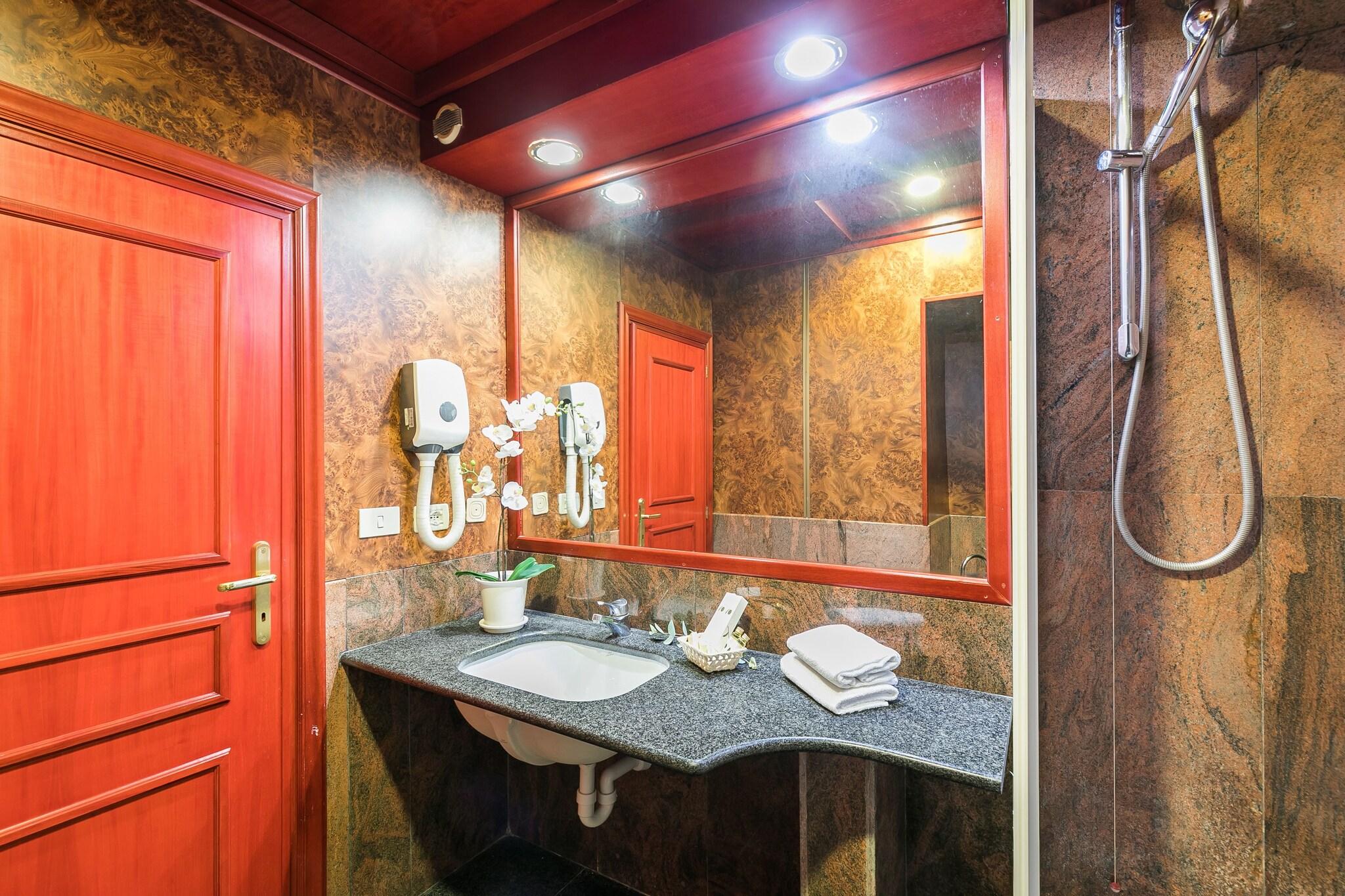 Double or Twin Queen Size Bed