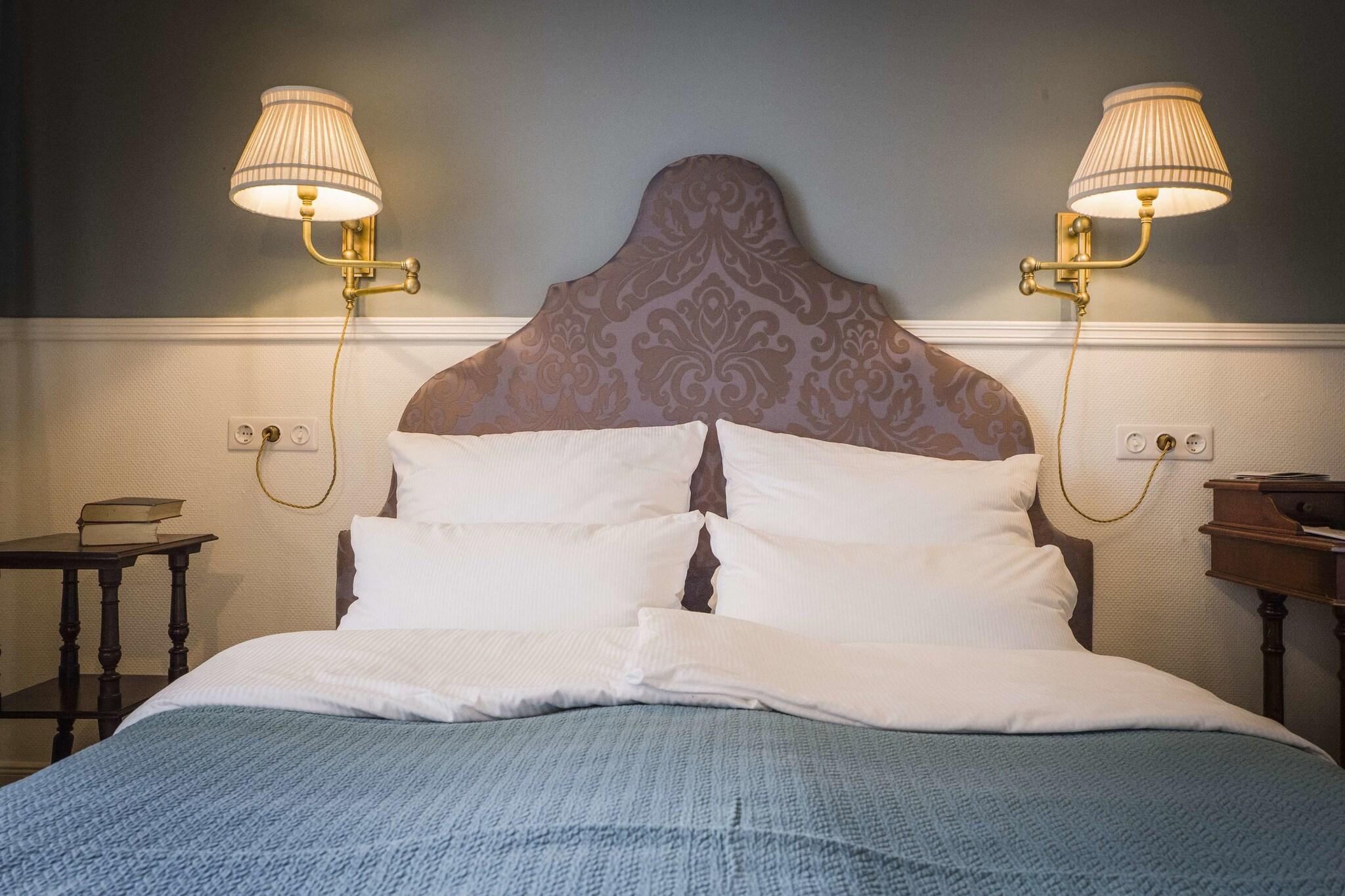 Double Queen Size Bed