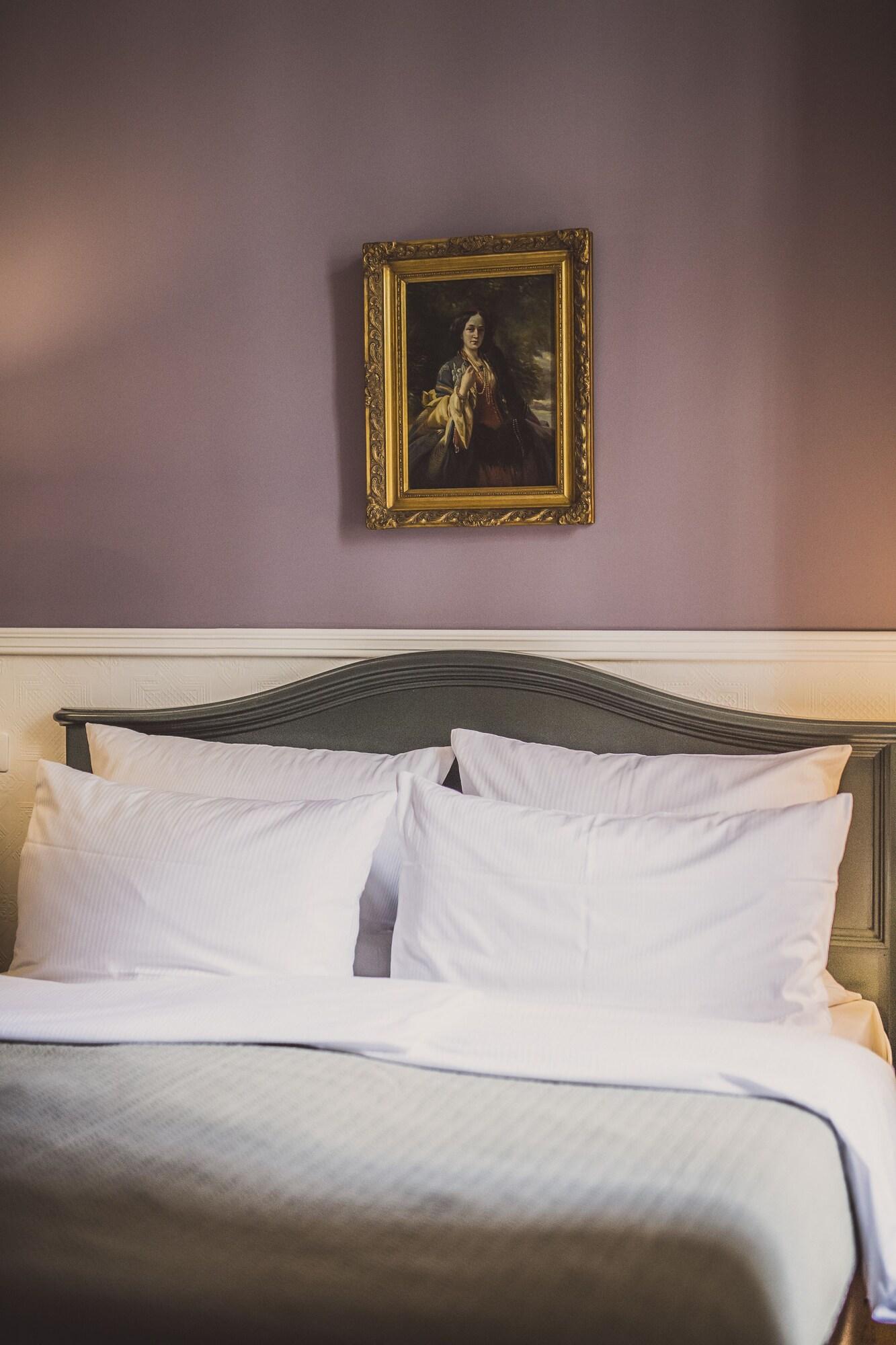 Double Queen Size Bed