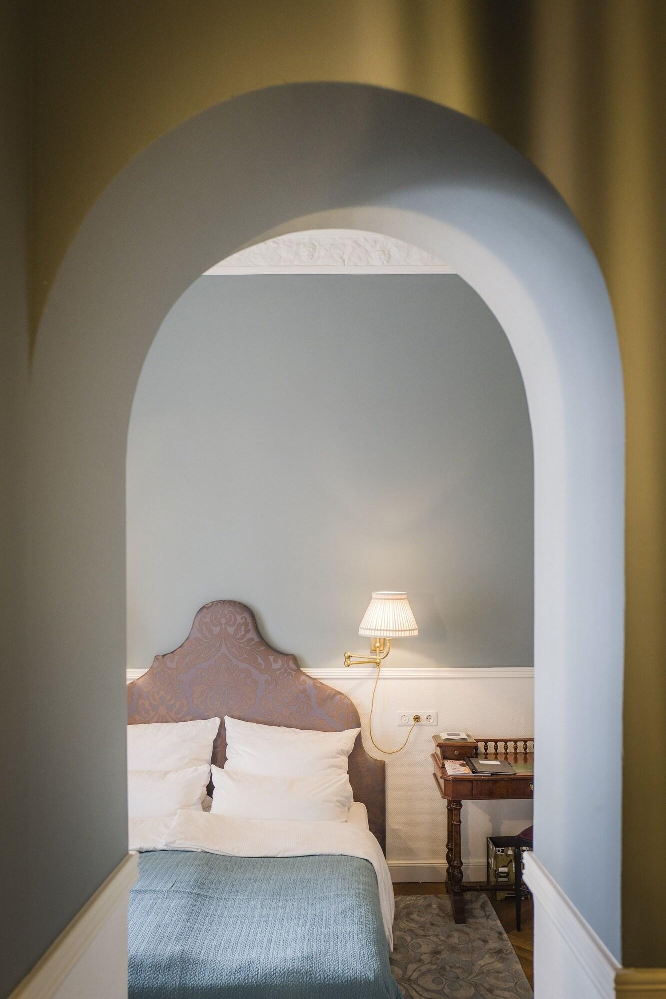 Double Queen Size Bed