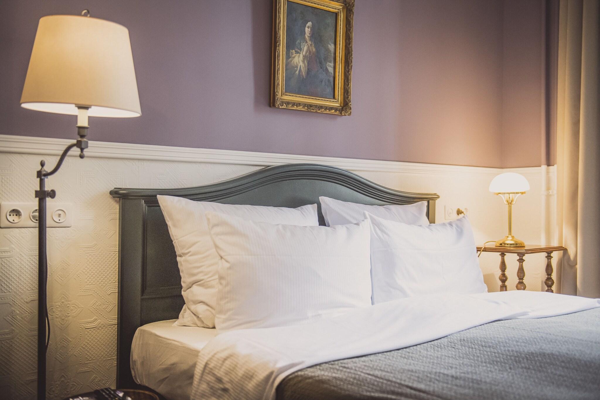 Double Queen Size Bed