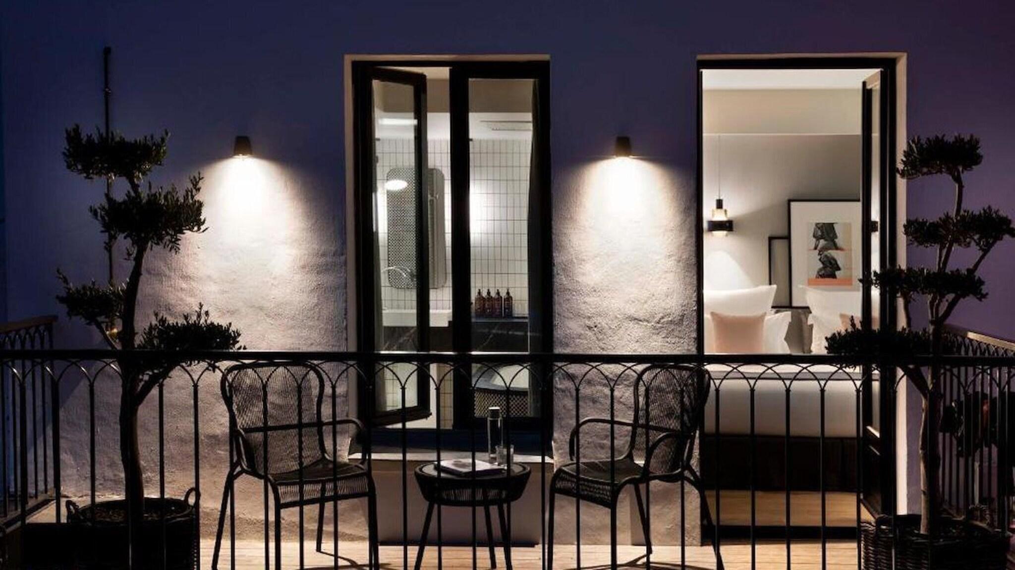 Suite Queen Size Bed