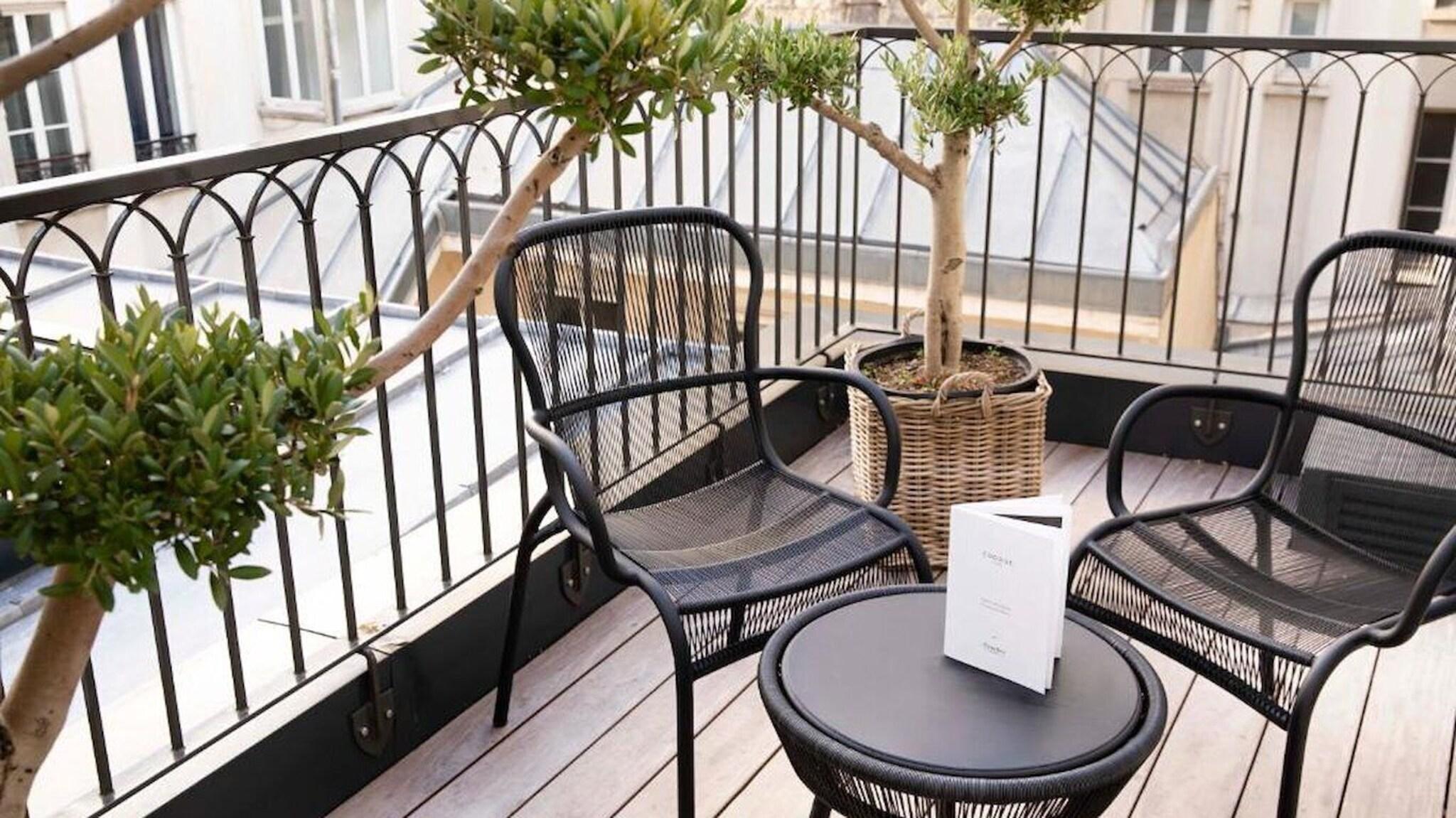 Suite Queen Size Bed