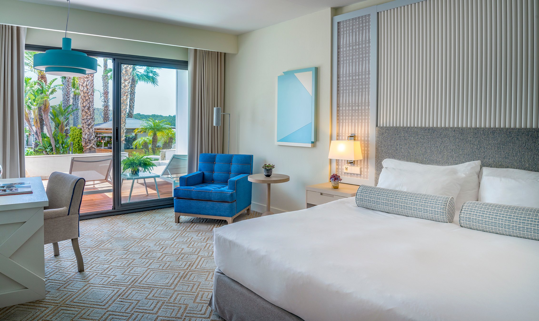 Double or Twin Deluxe One Bedroom