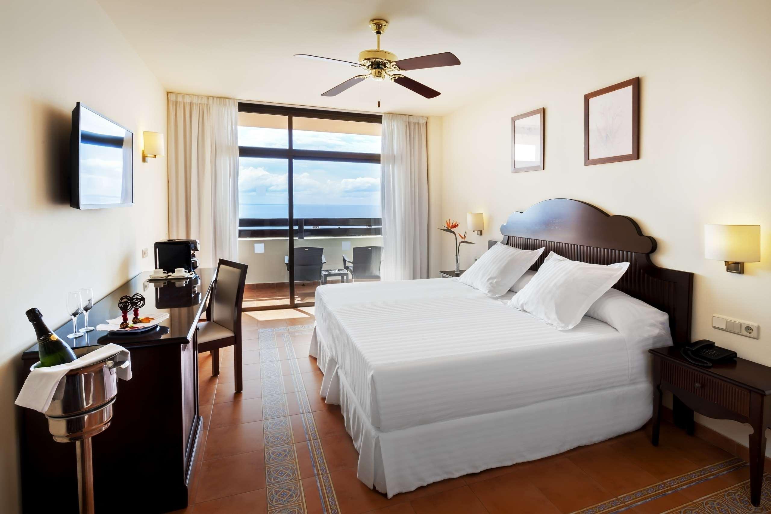 Double or Twin Deluxe Sea View