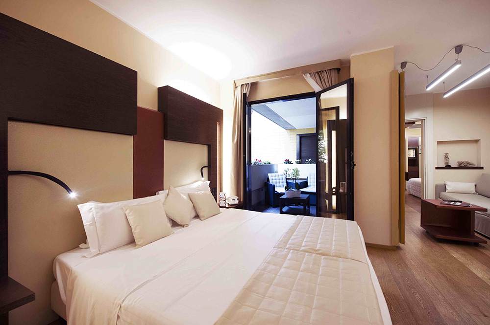 Double Connecting Room