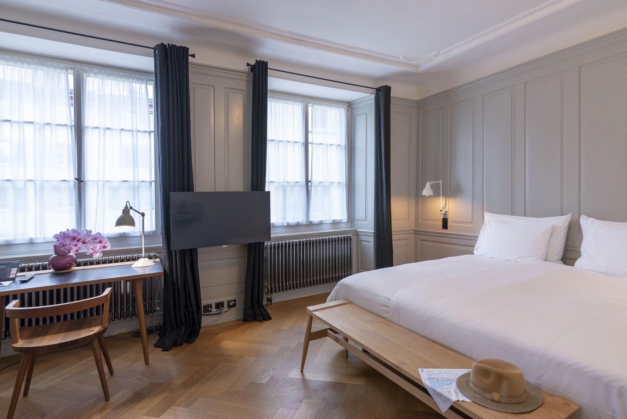 Double King Size Bed