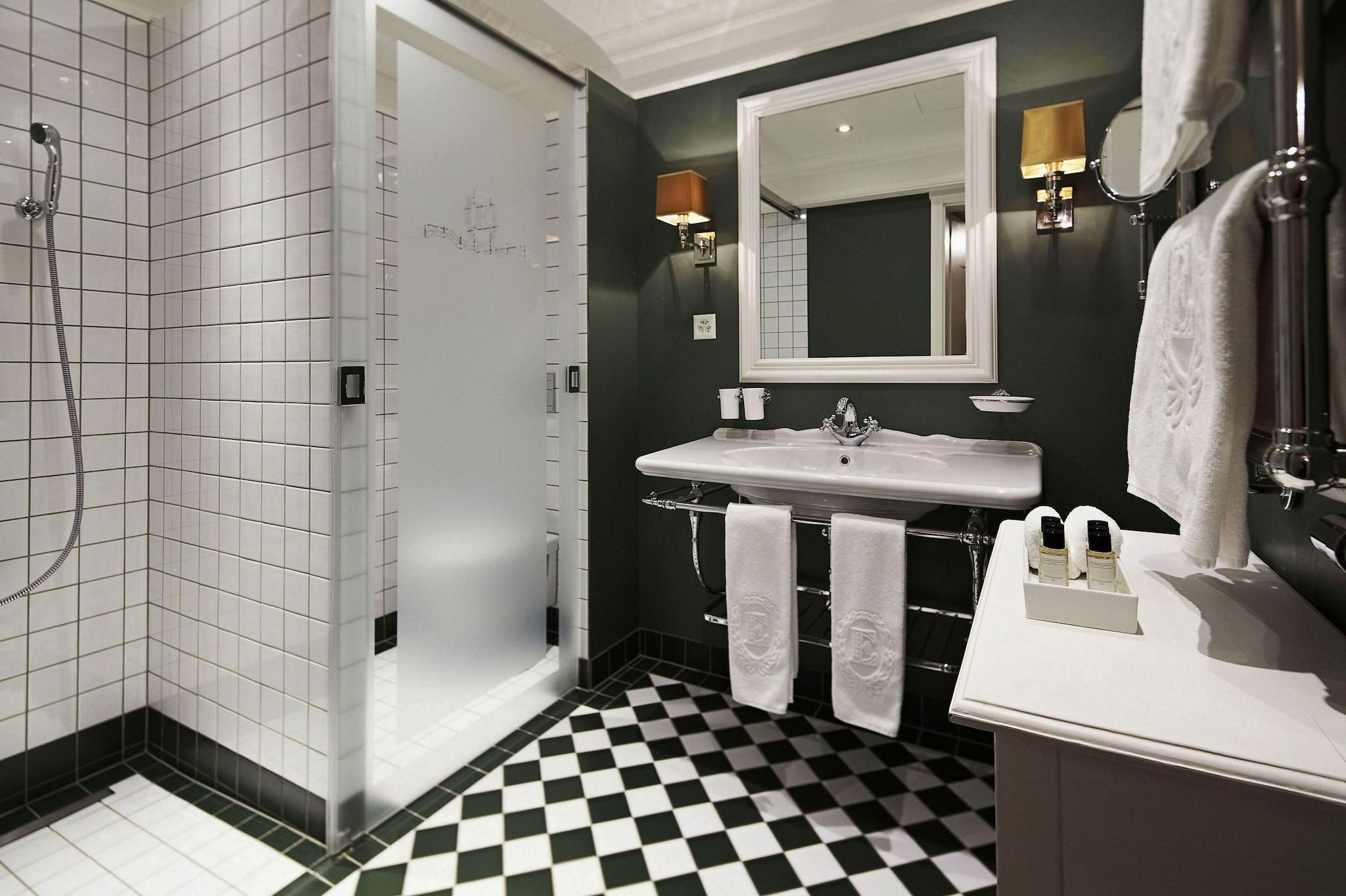 Double Superior King Bed